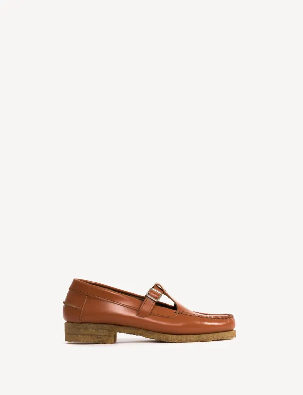 Moccasin T-Bar Loafer In Hazelnut Polido Leather With Crepe Rubber Sole made by DICO Copenhangen