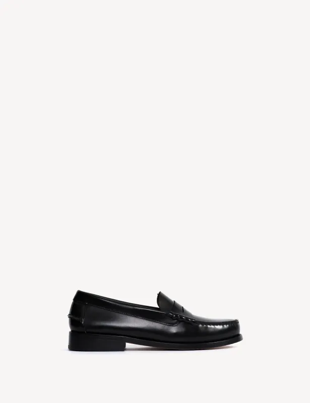 Moccasin Men's Penny Loafer In Black Polido Leather made by DICO Copenhangen
