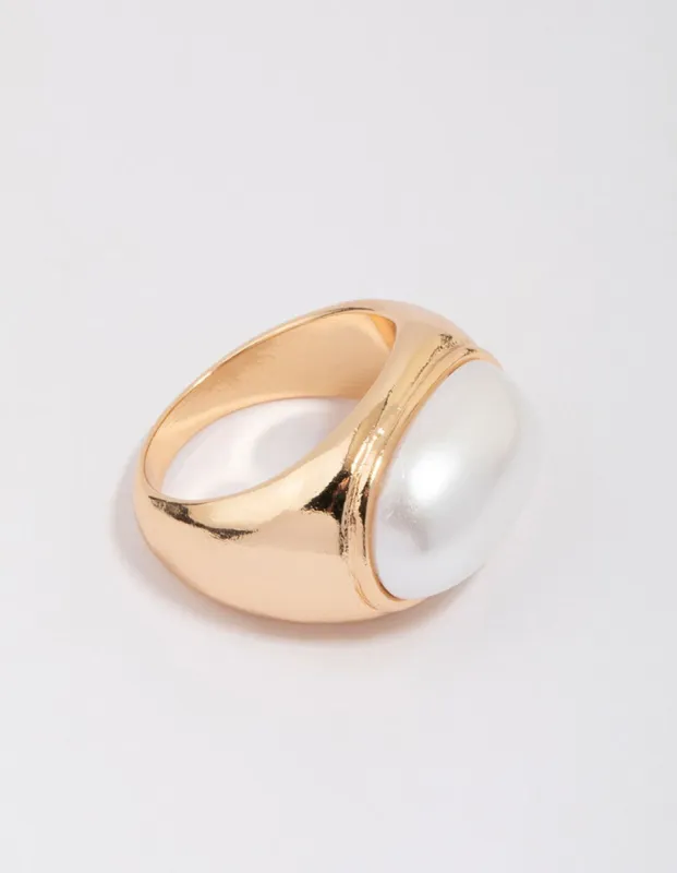 Gold Oval Pearl Chunky Cocktail Ring sold by lovisa