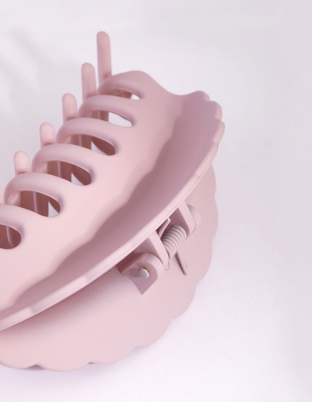 Lilac Scolloped Edge Claw sold by lovisa product image thumbnail 3