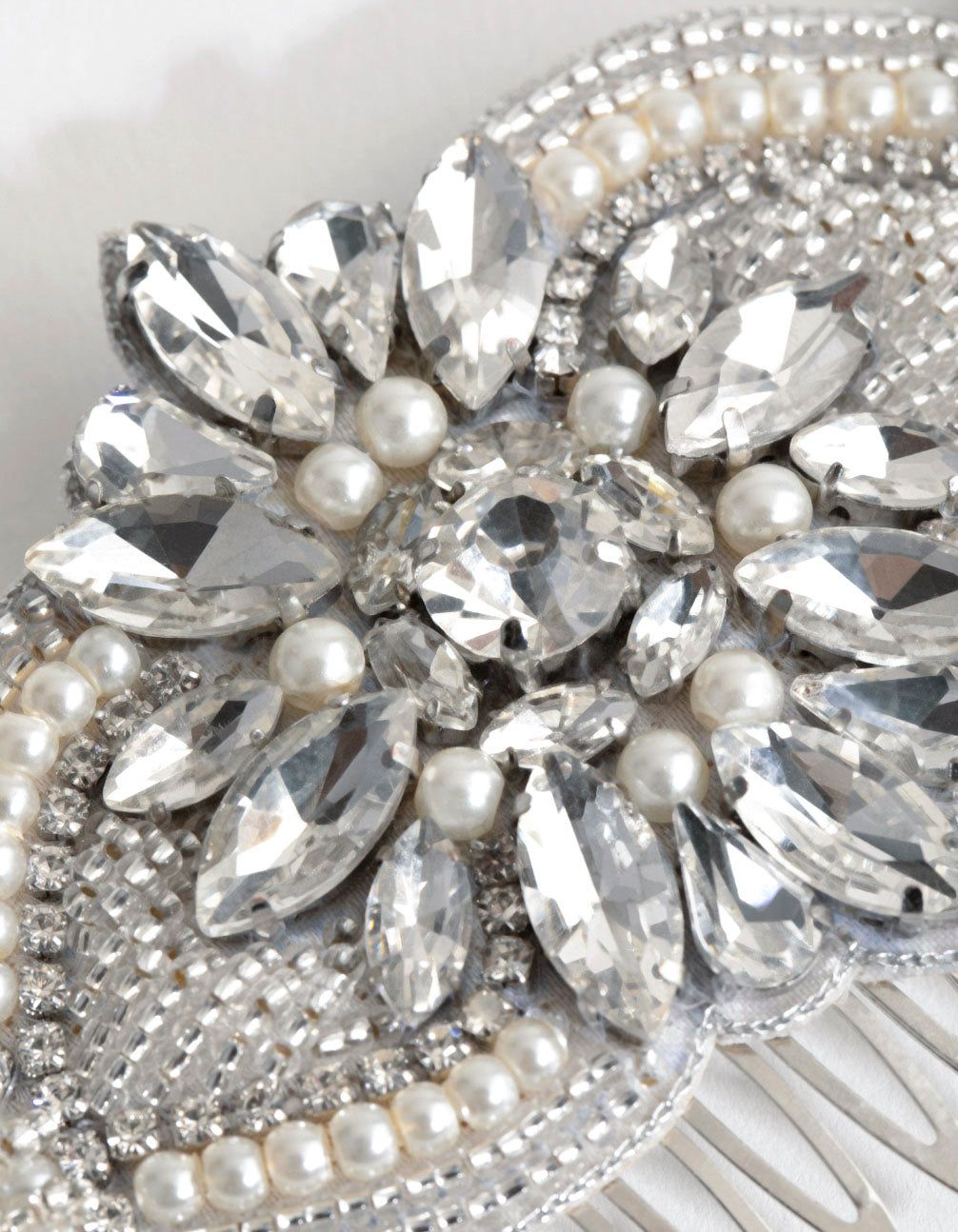 Statement Embossed Pearl Crystal Comb sold by lovisa product image thumbnail 4