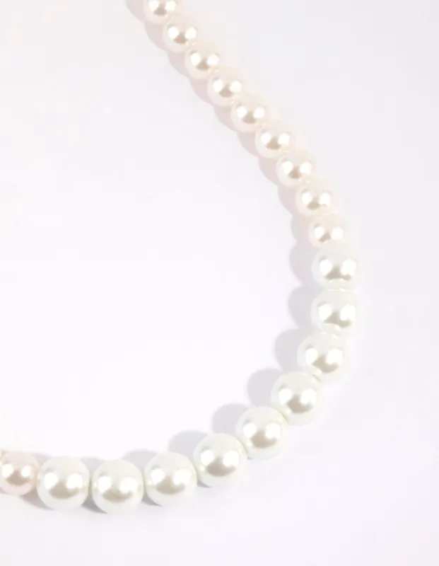 Graduated Pearl Short Necklace sold by lovisa