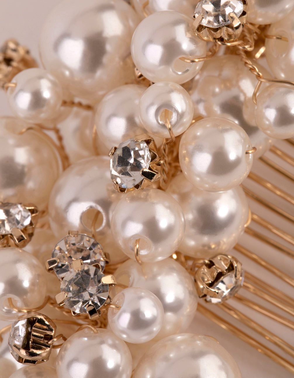 Pearl Cluster Statement Comb sold by lovisa product image thumbnail 3