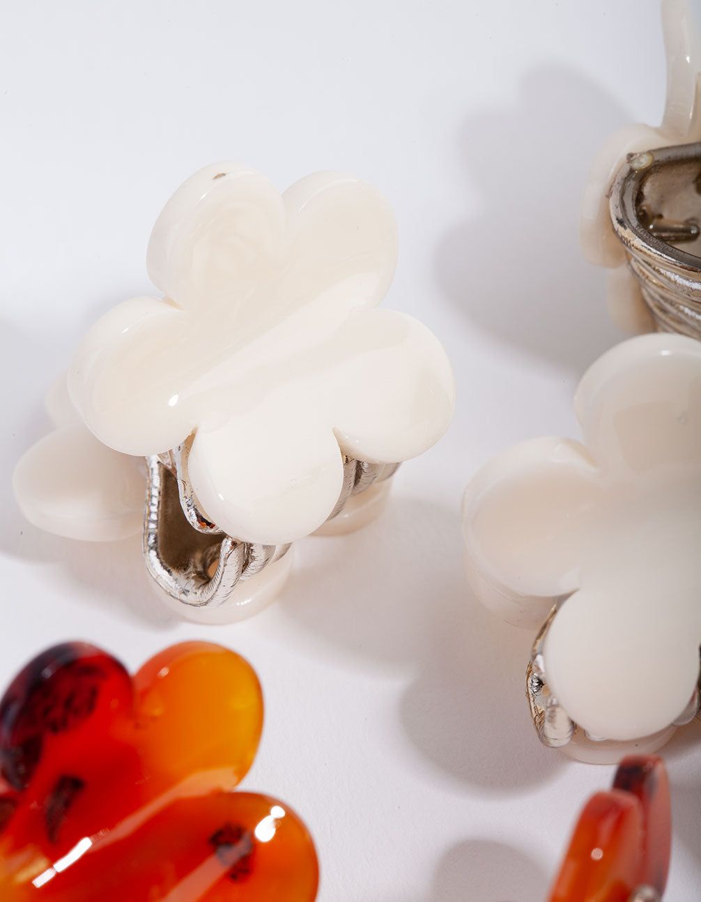 Plastic Flower Mini 6-Pack Claw sold by lovisa product image thumbnail 4