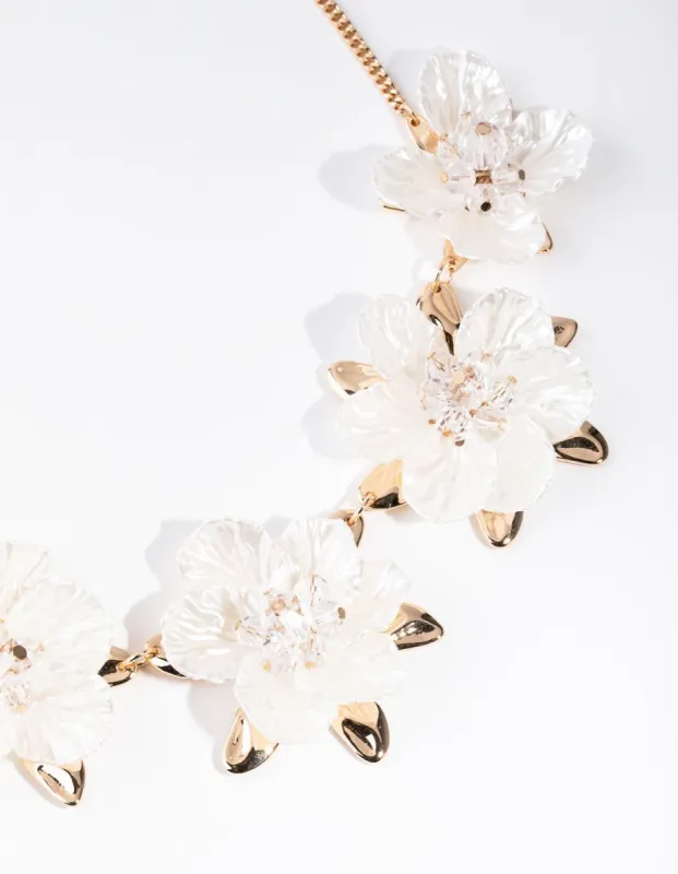 Gold Pearlised Flower Necklace sold by lovisa