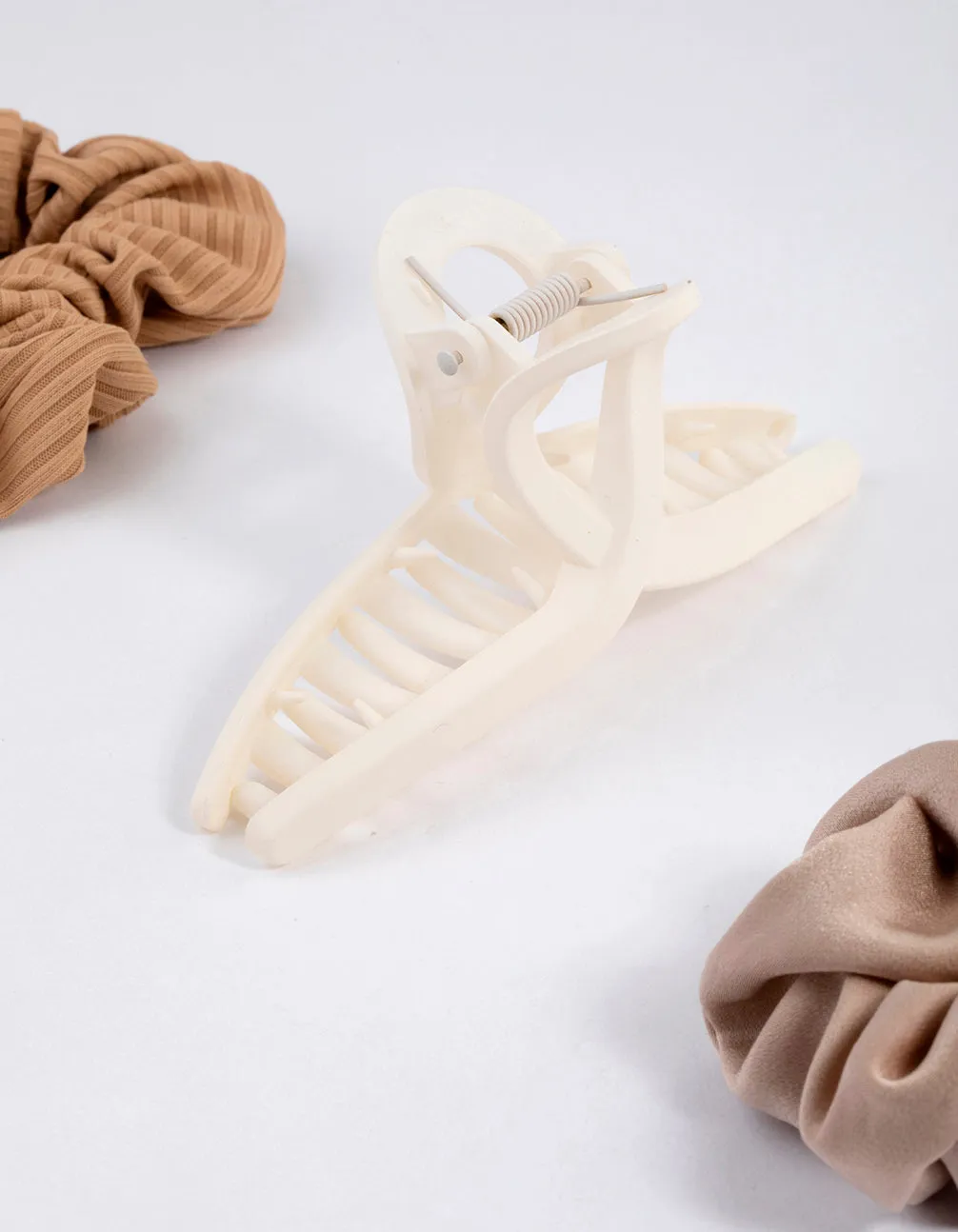 Mixed Loop Hair Claw & Scrunchie Pack sold by lovisa product image thumbnail 2