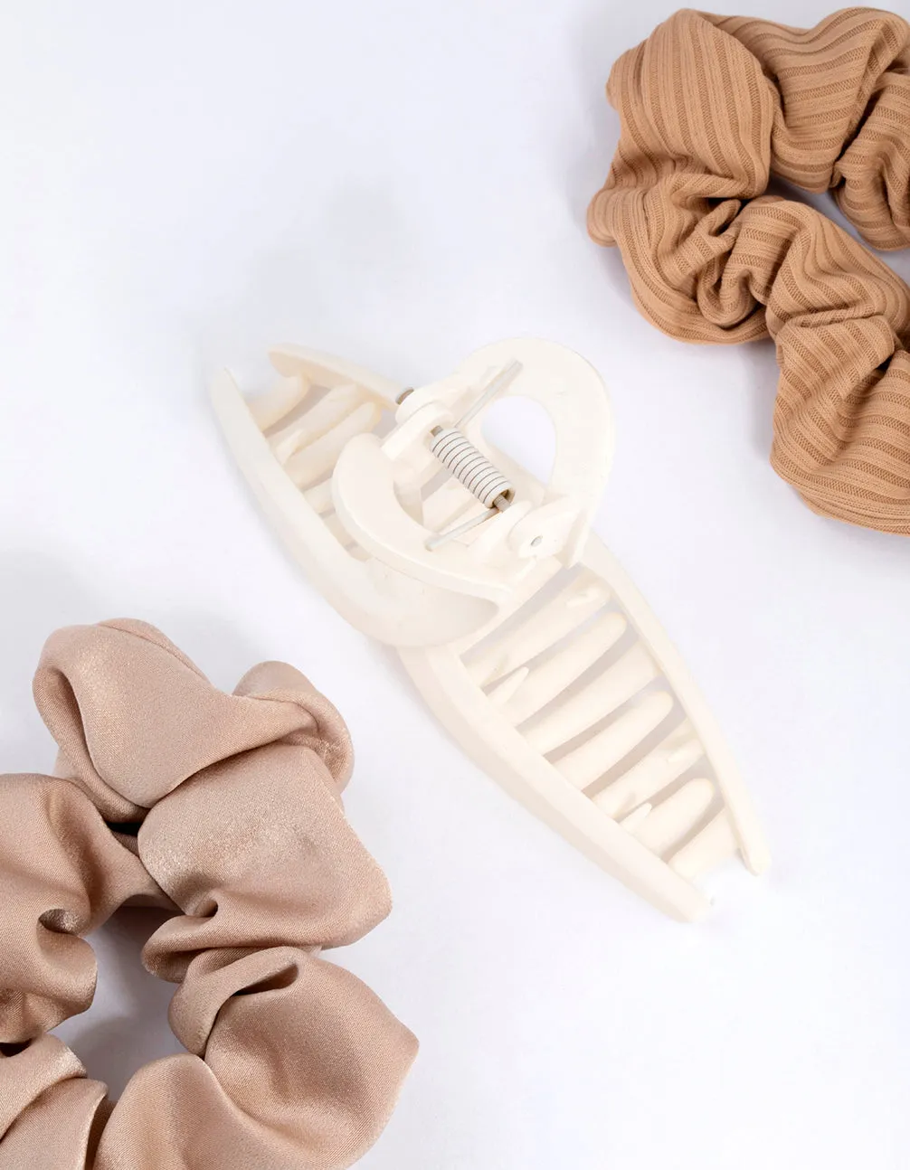 Mixed Loop Hair Claw & Scrunchie Pack sold by lovisa product image thumbnail 3