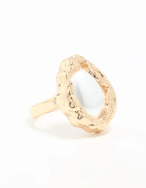 Gold Pearl Molten Oval Ring sold by lovisa