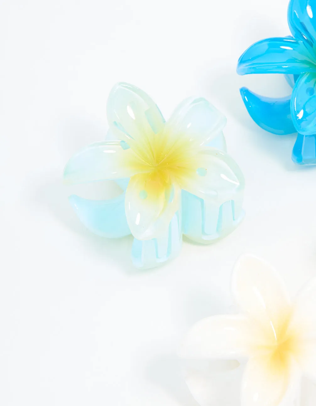 Blue & White Mini Frangipani Claw Clips 4-Pack sold by lovisa product image thumbnail 2