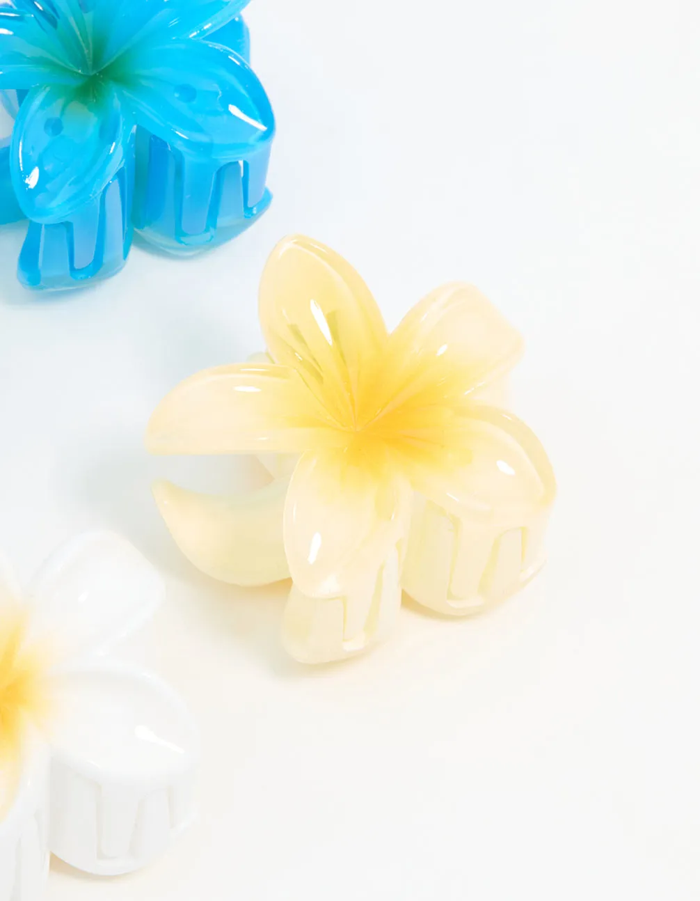 Blue & White Mini Frangipani Claw Clips 4-Pack sold by lovisa product image thumbnail 3