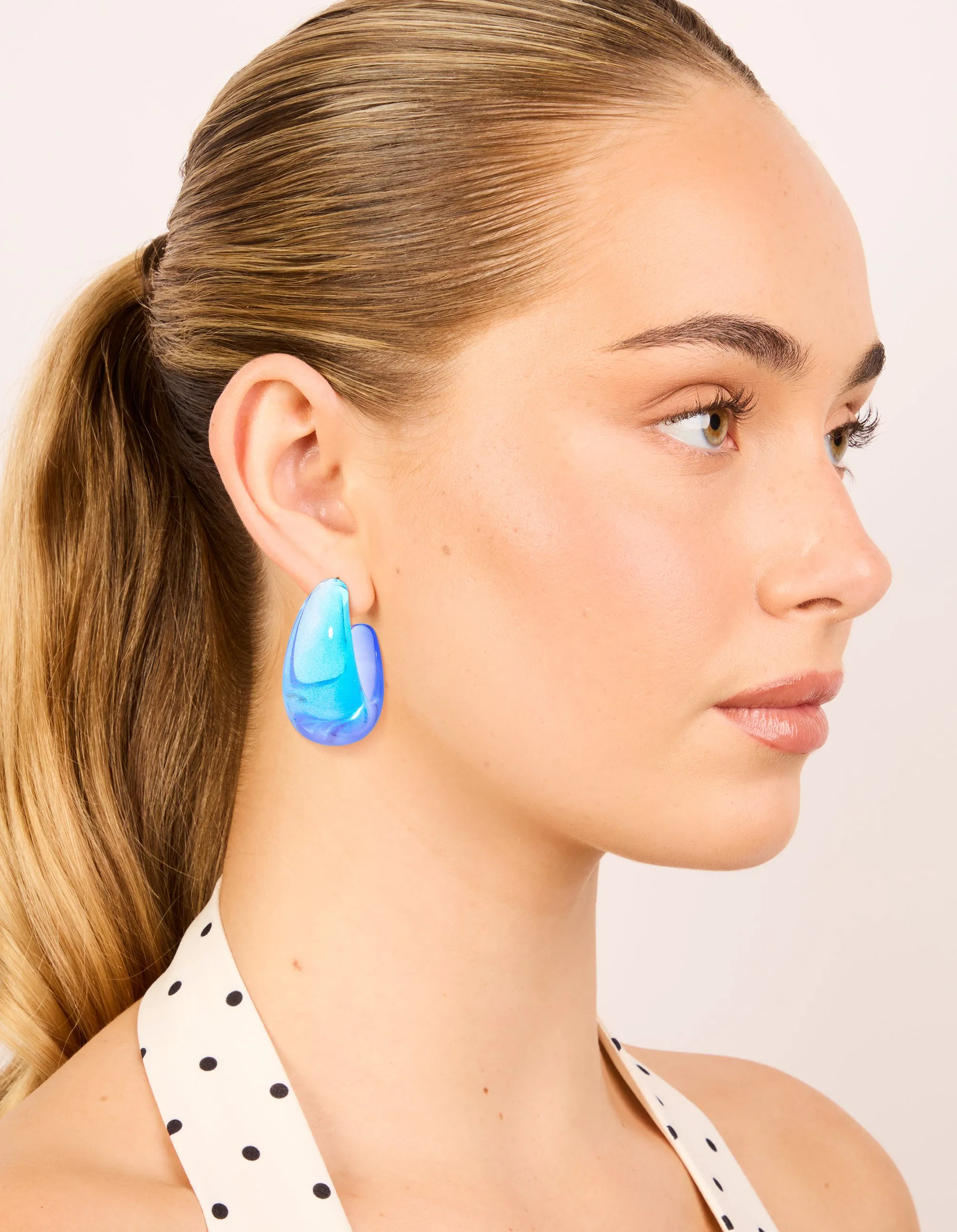 Light & Dark Blue Ombre Translucent Round oPEN Hoop Earrings sold by lovisa product image thumbnail 3