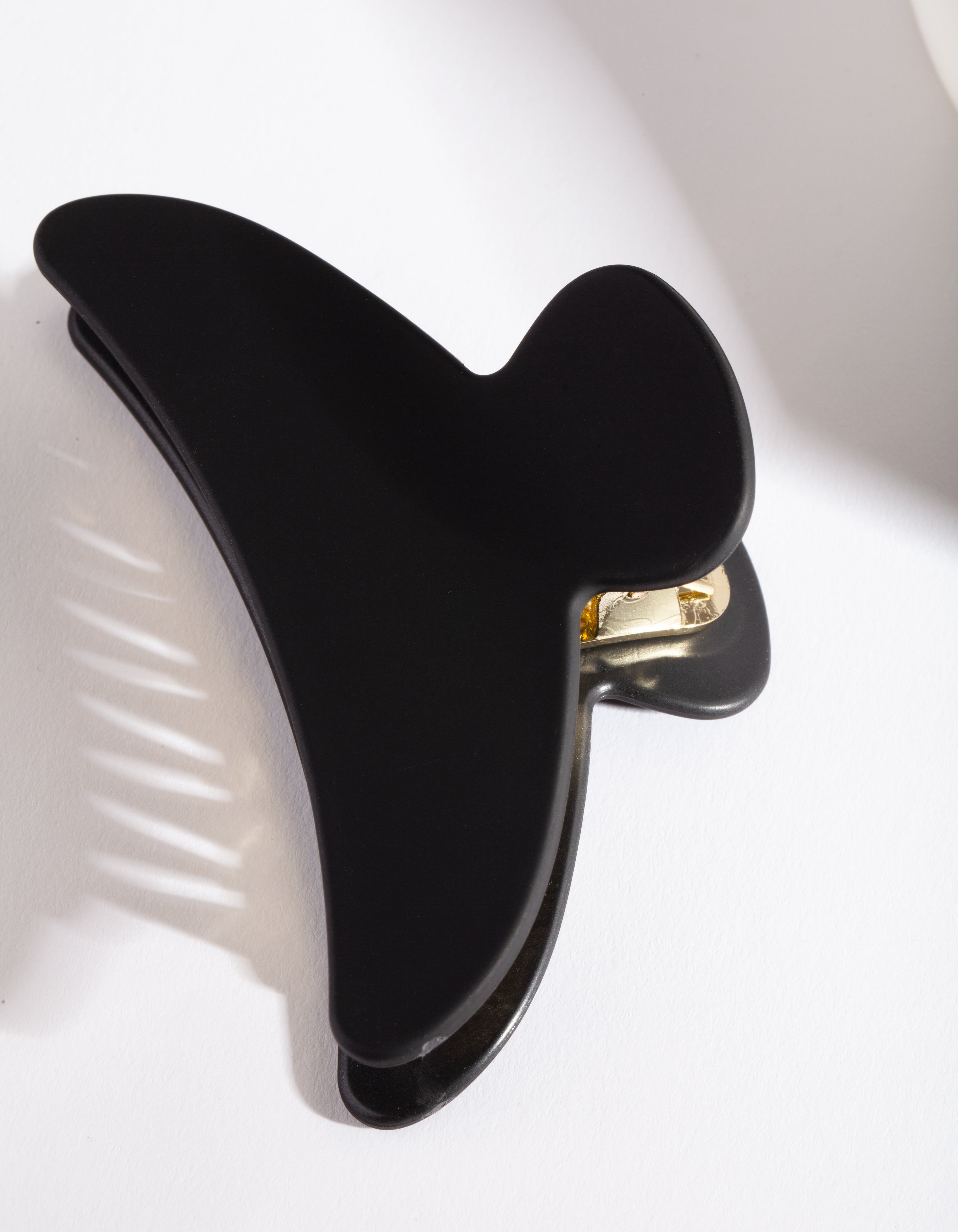 Matte Black Large Claw Clip sold by lovisa
