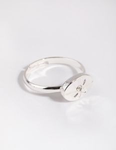 Silver Star & Diamante Signet Ring sold by lovisa
