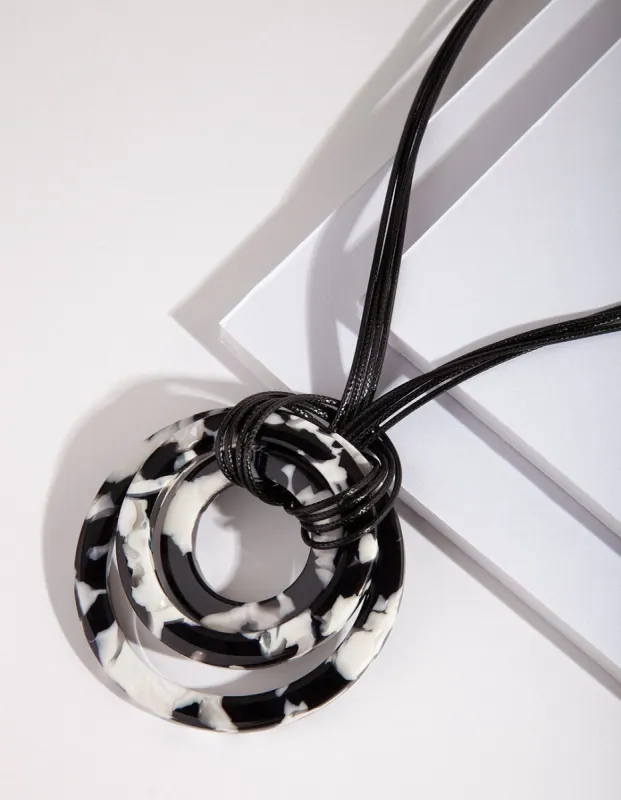 EVDNK CORD RESIN LOOP PNDNT NK sold by lovisa