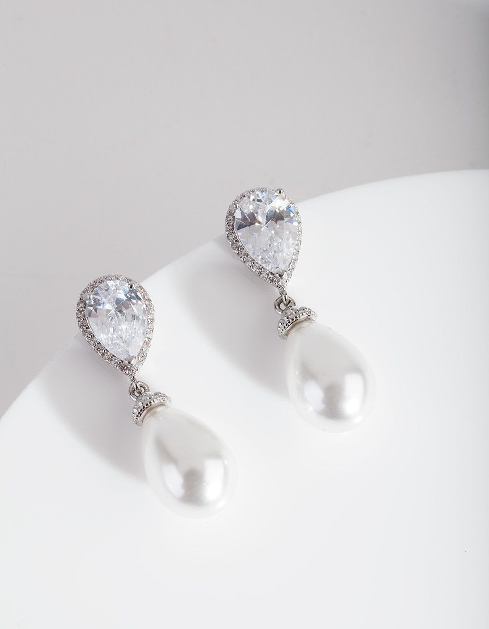 GXM RH EAR & PEARL DRP ER sold by lovisa