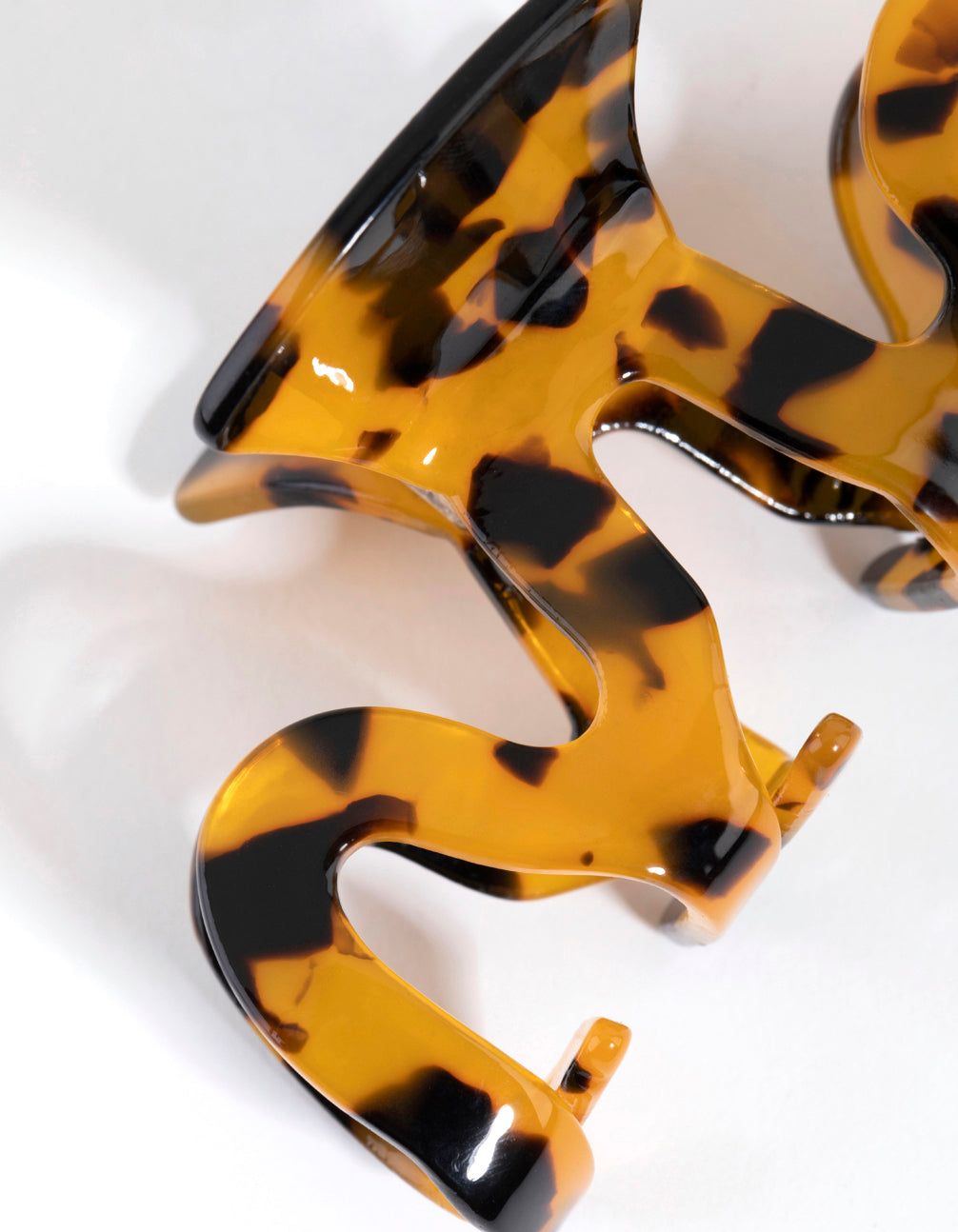 Tortoiseshell Acrylic Swirl Claw sold by lovisa product image thumbnail 3