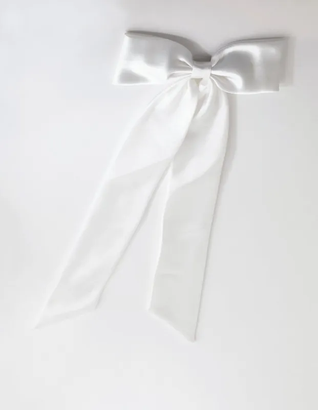 Statement Relaxed Fabric Bow Clip sold by lovisa
