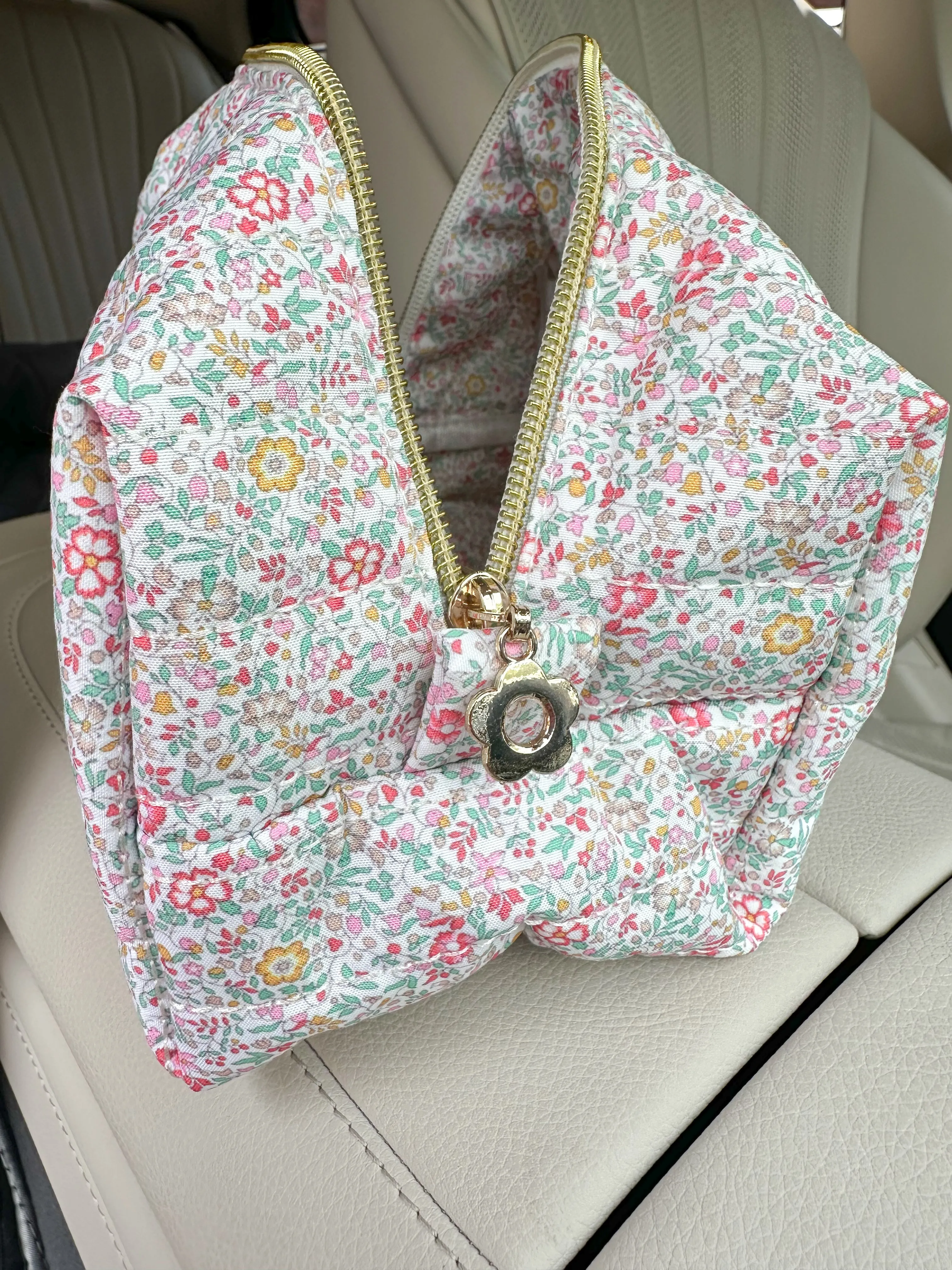 Medium Floral Day In The Park Handmade Handle Bag sold by Sunkissed Coconut product image thumbnail 4