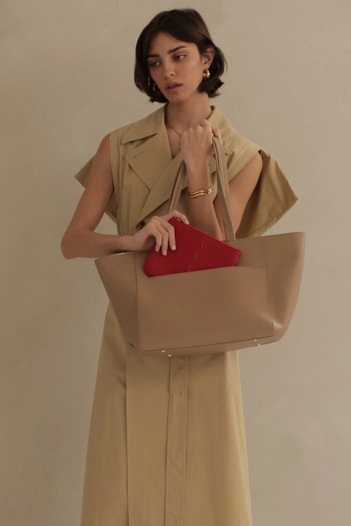 Medium Zipper Tote – Beige Pebble sold by ELA product image thumbnail 4