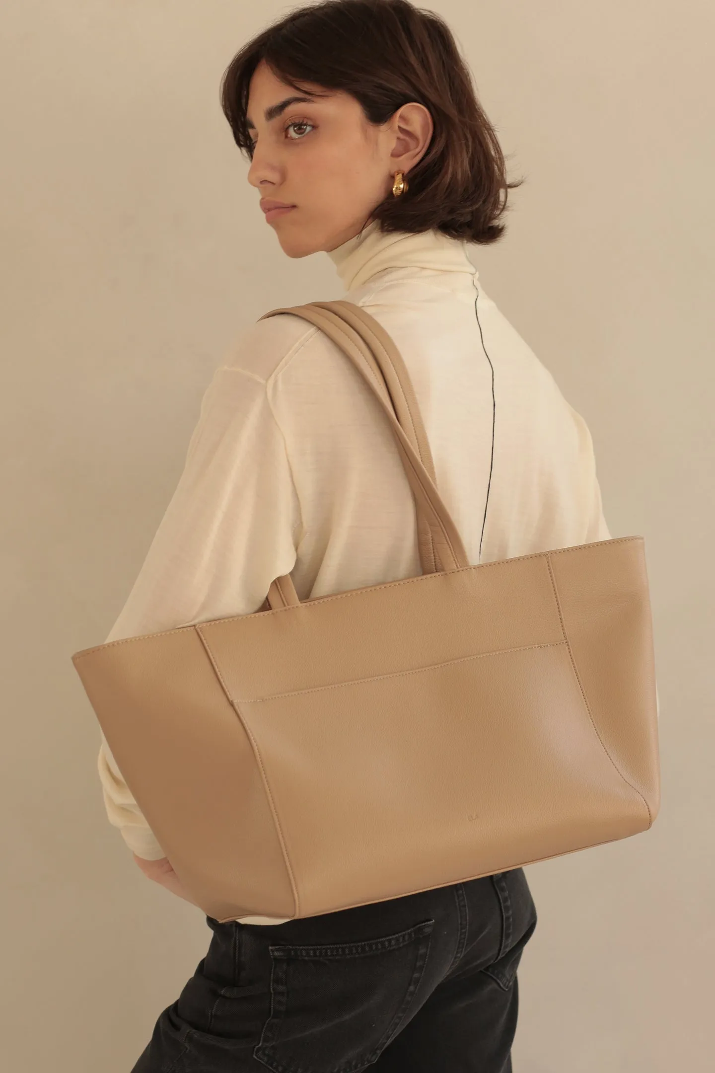 Medium Zipper Tote – Beige Pebble sold by ELA product image thumbnail 3