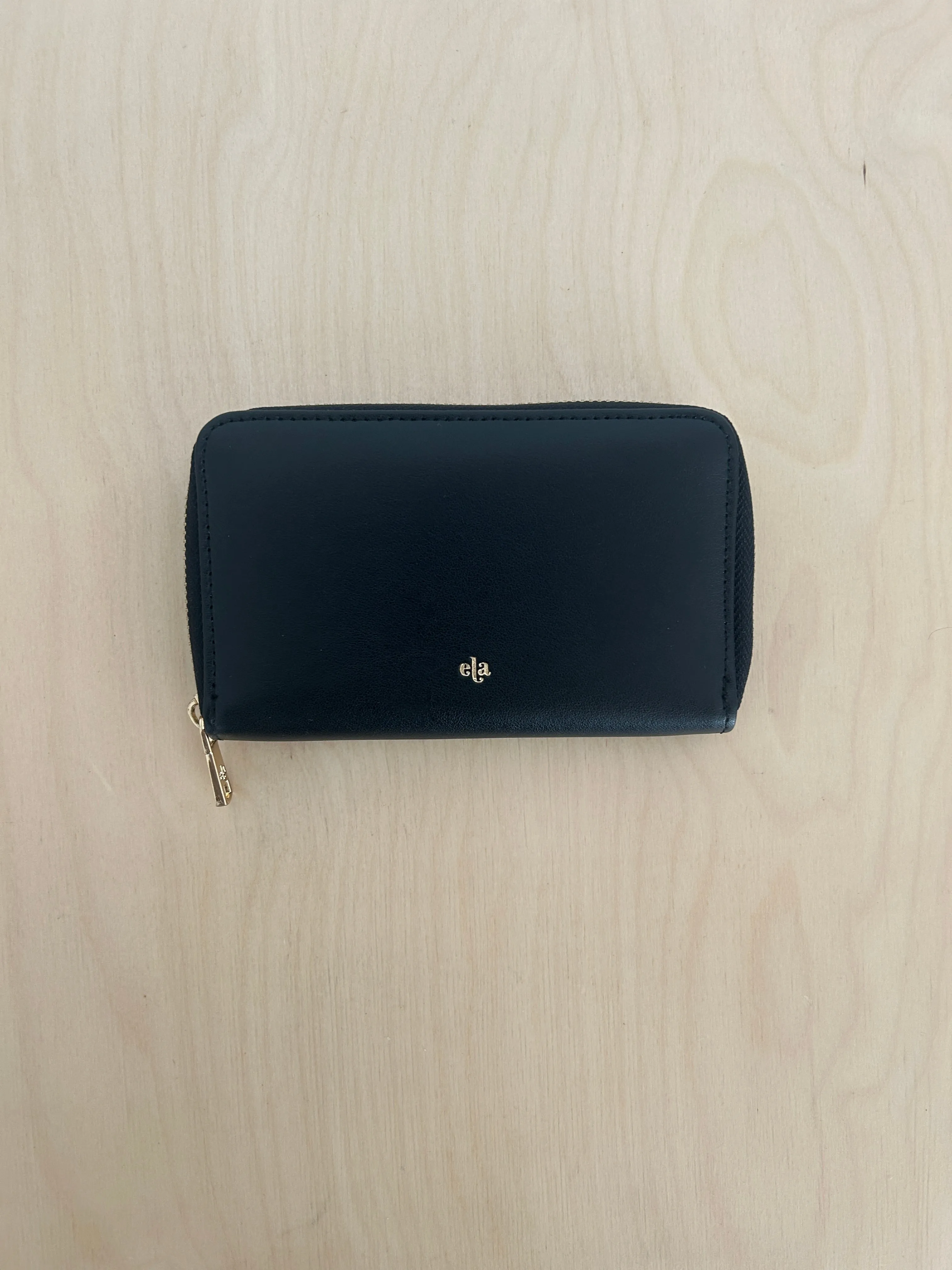 Apple Leather Wallet - Medium - Black Archive Sale sold by ELA
