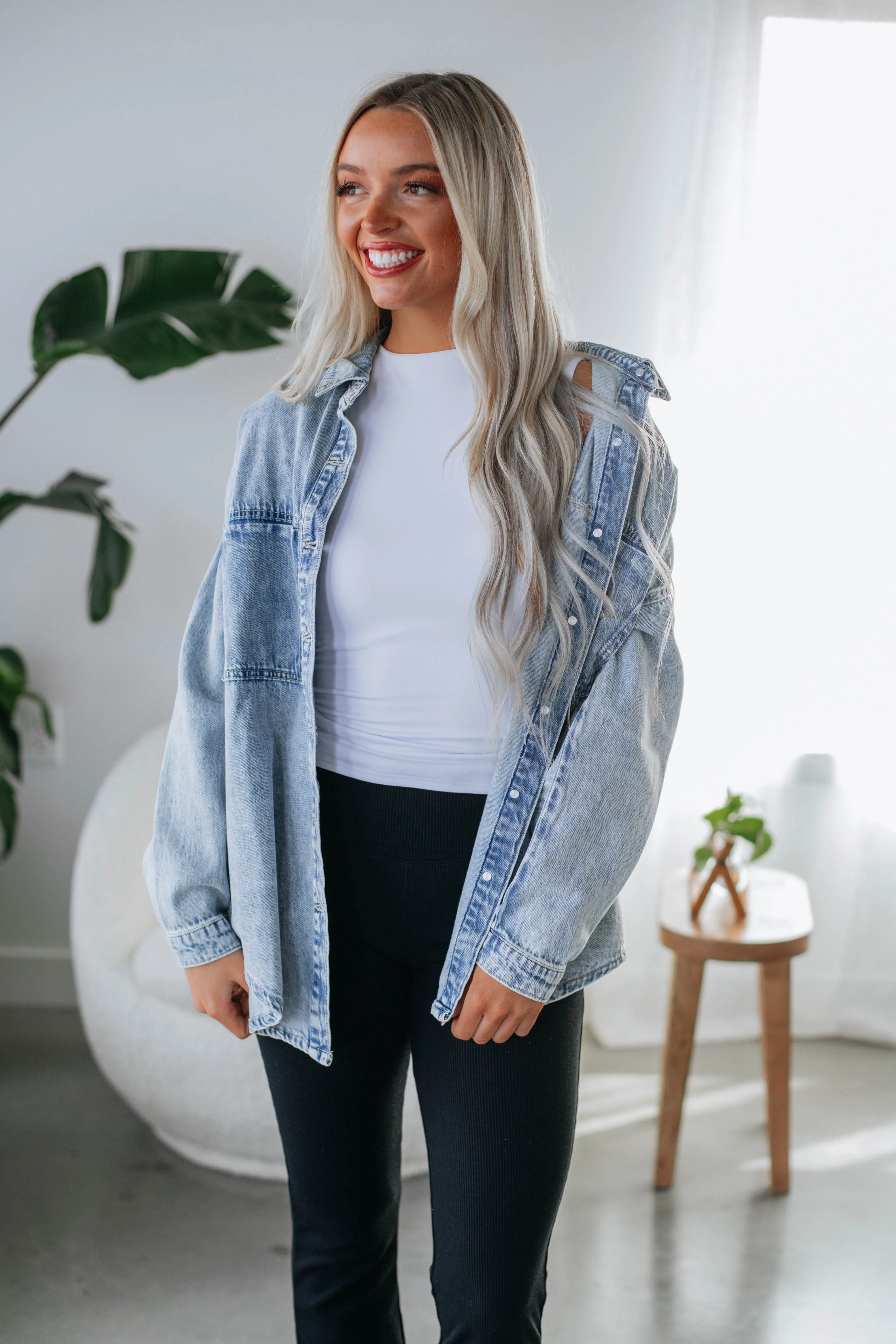 Grayson Risen Denim Shacket - Vintage Light Wash sold by Wild Oak Boutique product image thumbnail 3