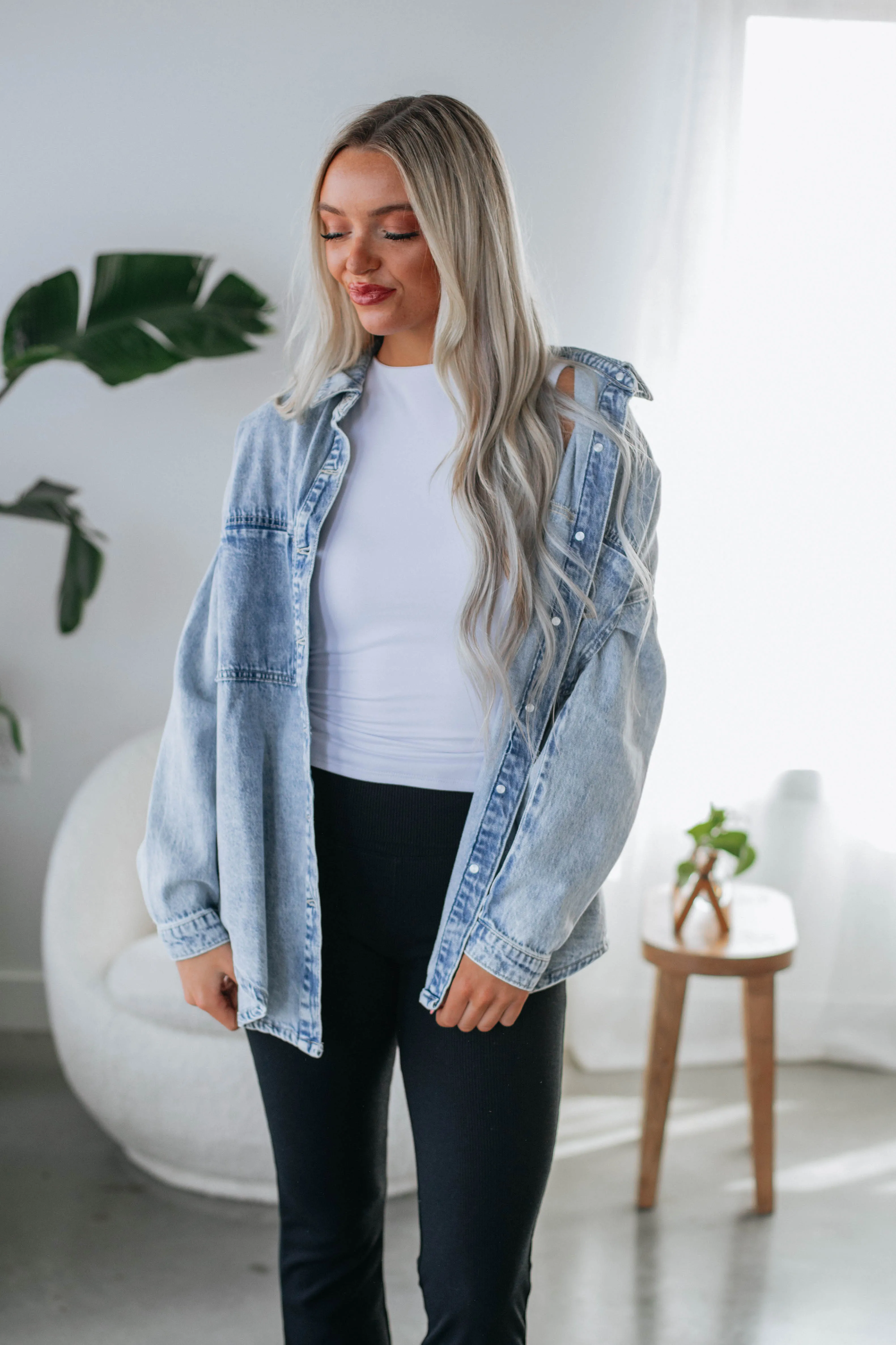 Grayson Risen Denim Shacket - Vintage Light Wash sold by Wild Oak Boutique product image thumbnail 4