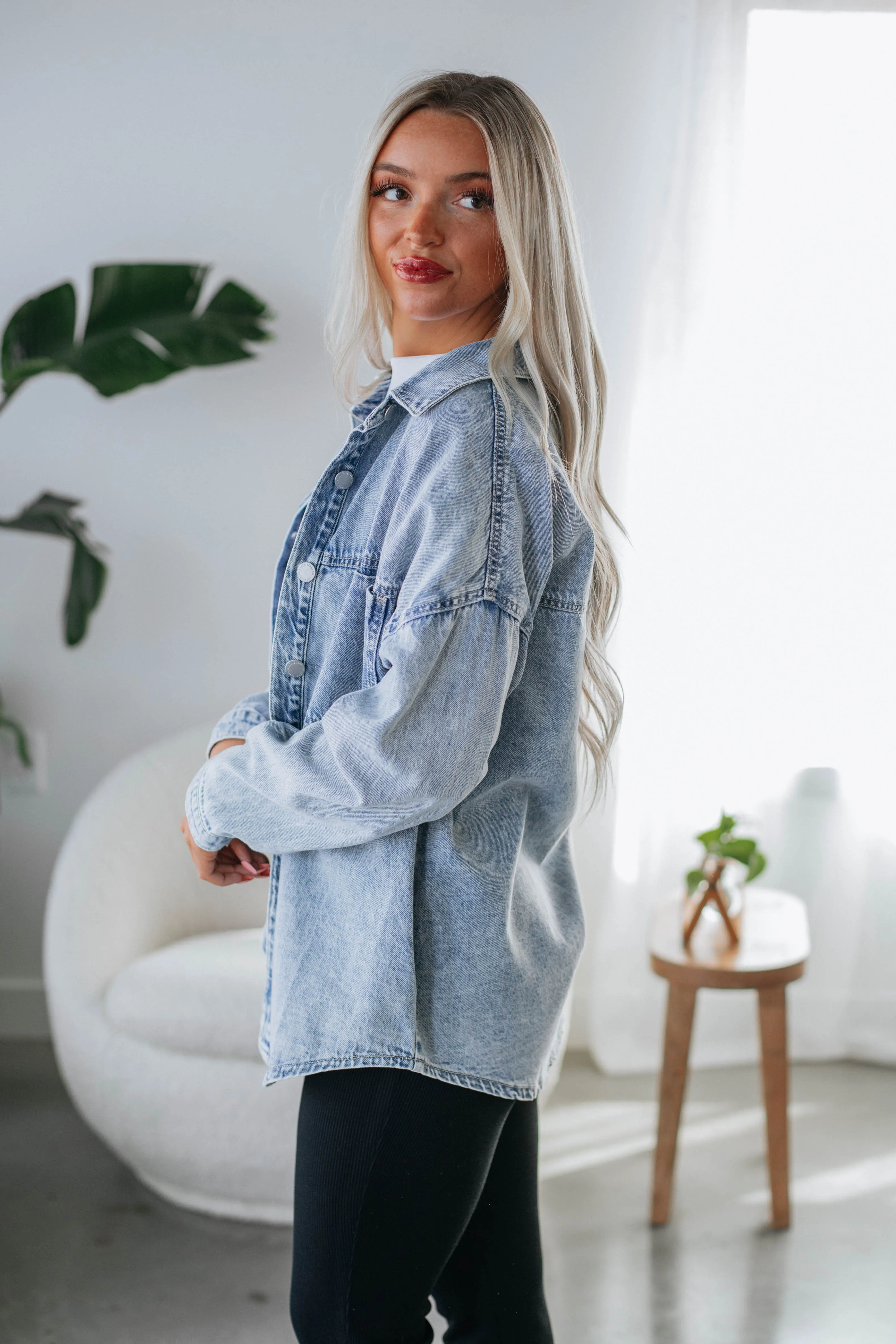 Grayson Risen Denim Shacket - Vintage Light Wash sold by Wild Oak Boutique product image thumbnail 2