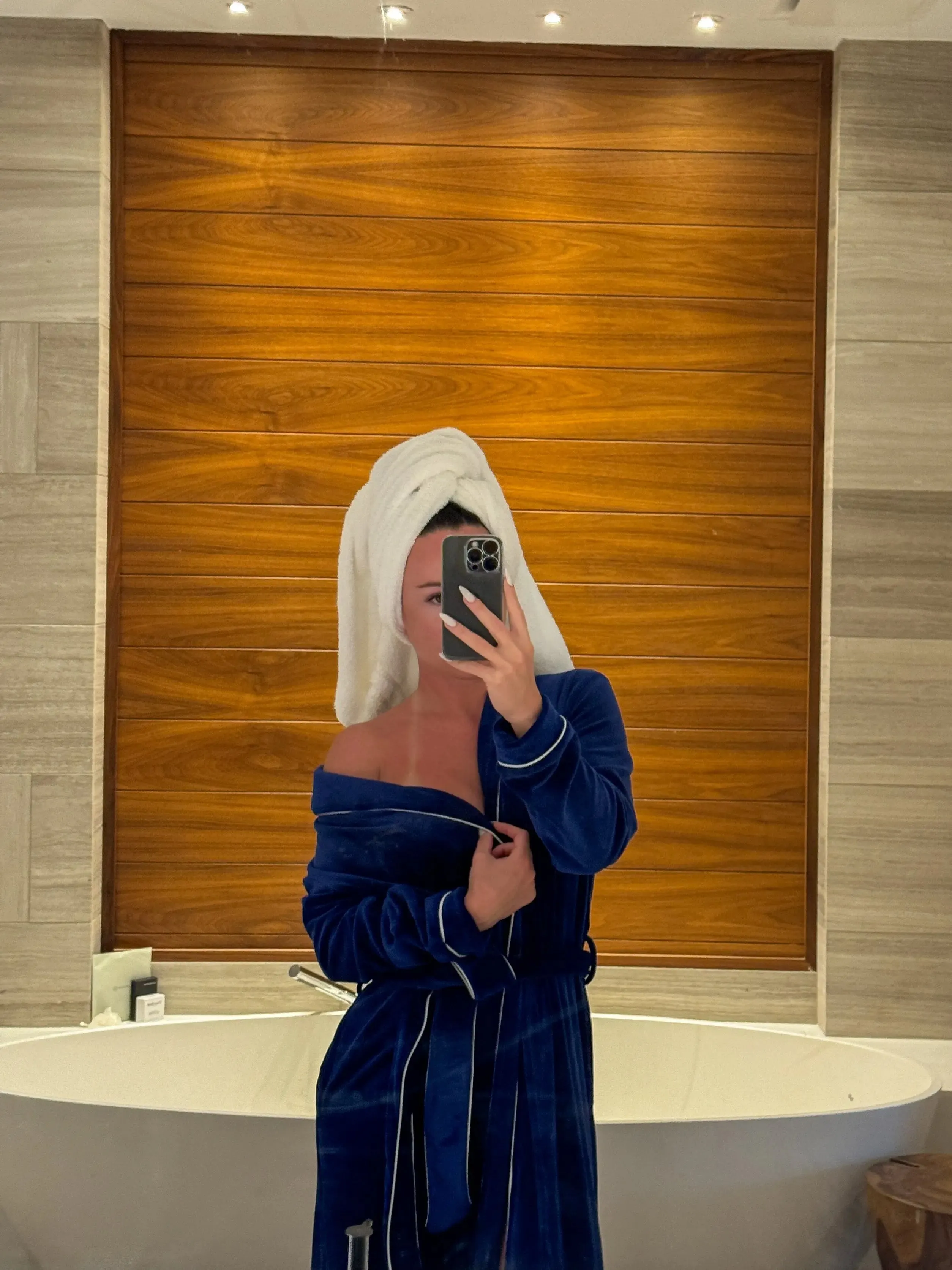 Royalty Robe sold by Sexy Little Robe product image thumbnail 2