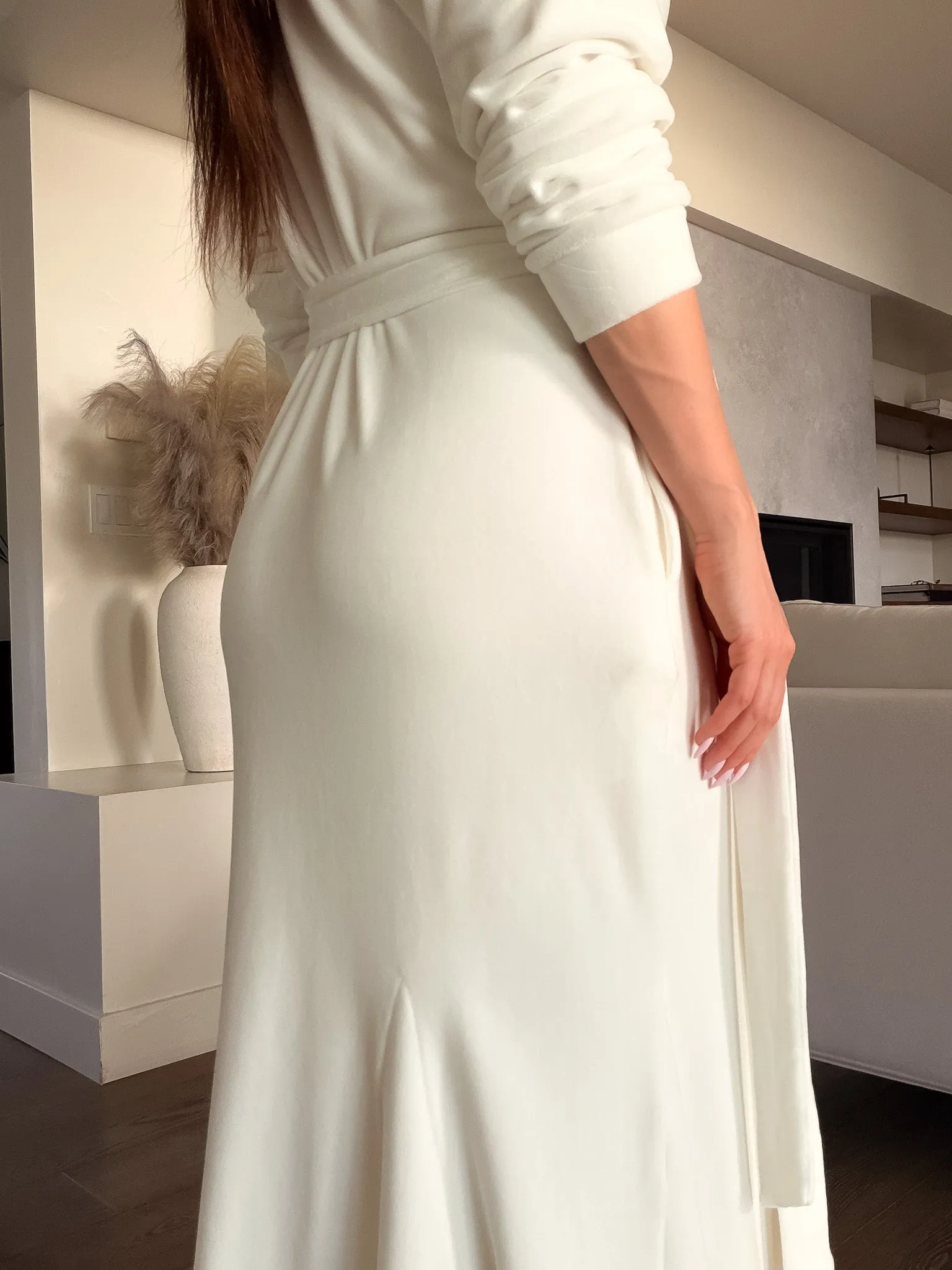 Ivory Glam Robe (PRE-ORDER) sold by Sexy Little Robe product image thumbnail 3