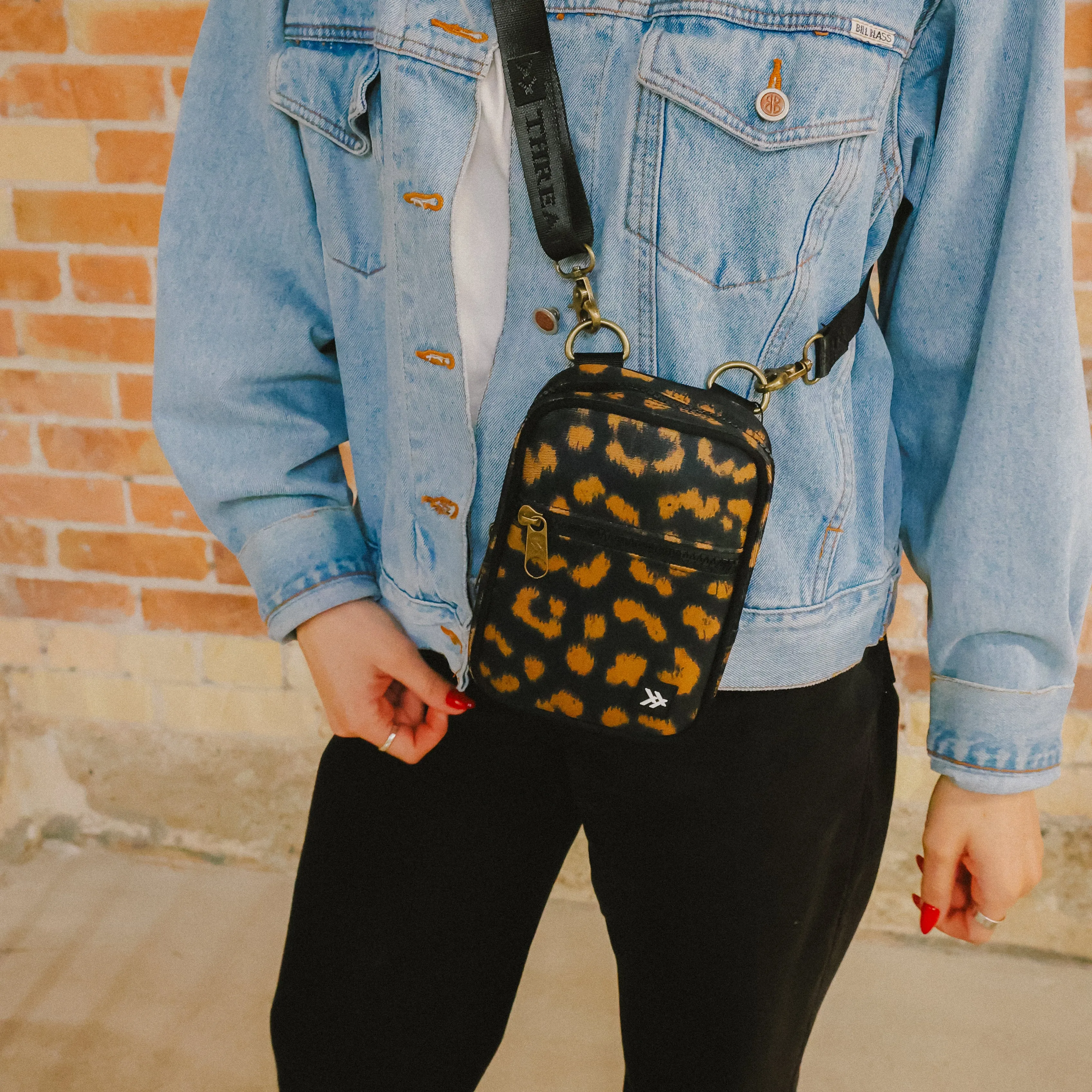 Hendrix - Crossbody Bag sold by Thread Wallets product image thumbnail 4