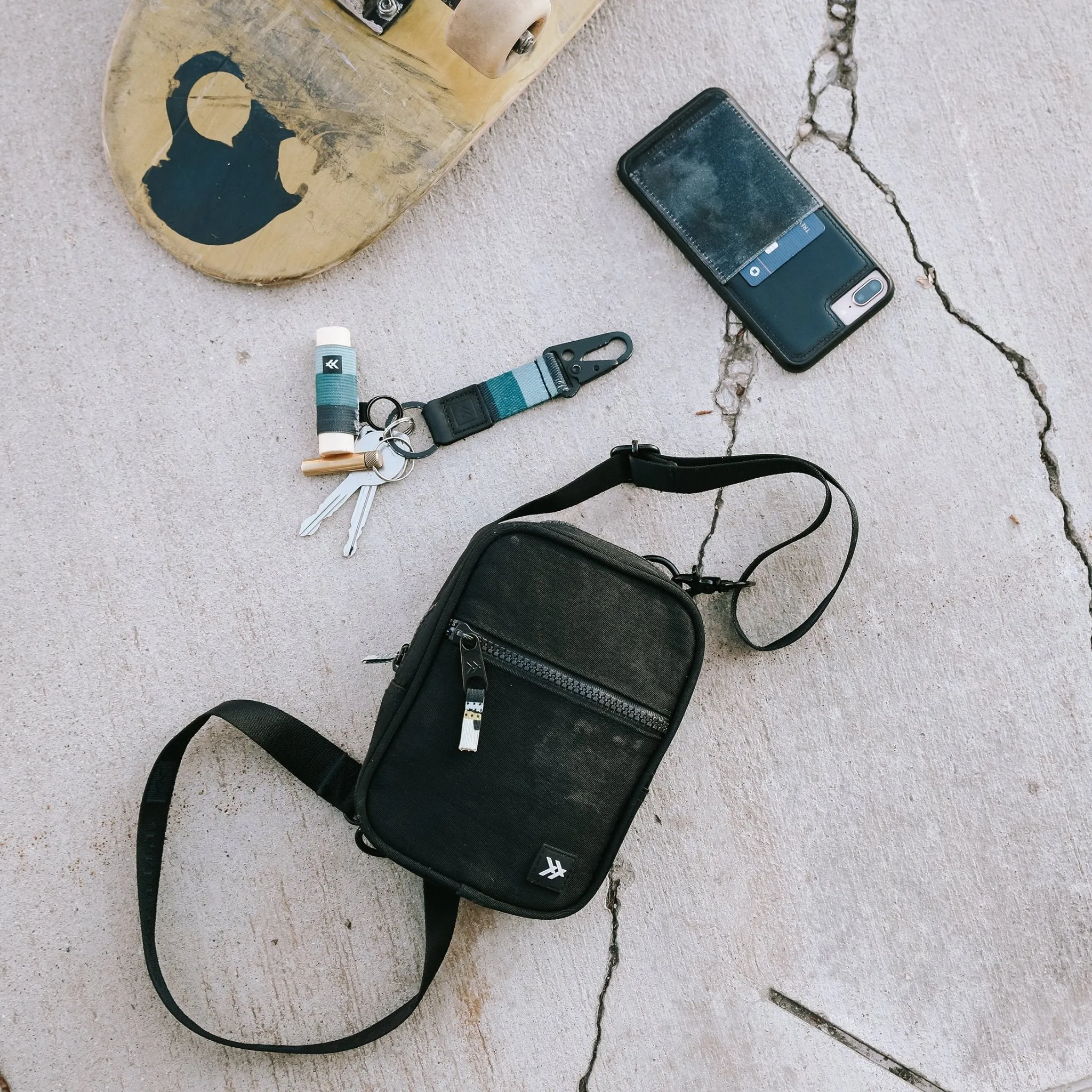 Carson sold by Thread Wallets product image thumbnail 3