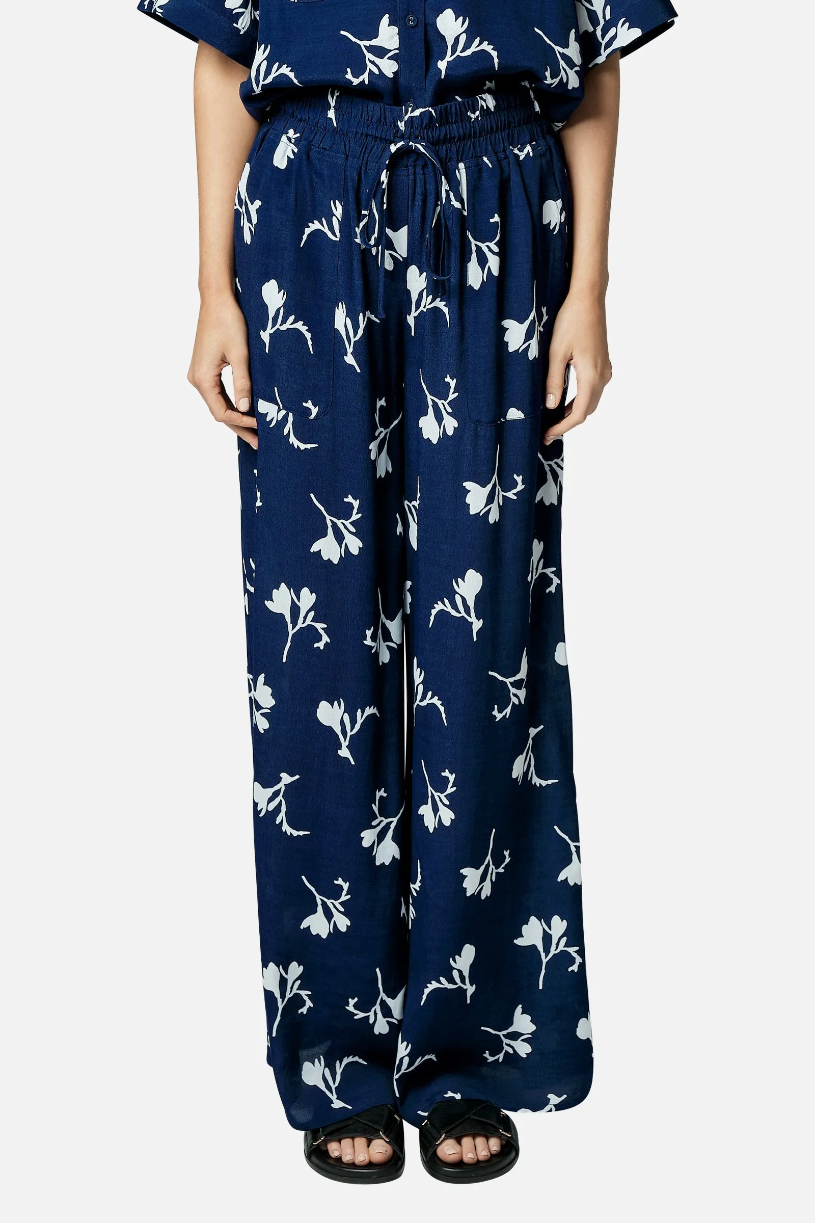 Palazzo Pants FREESIA SILHOUETTE NAVY sold by UNE PIECE