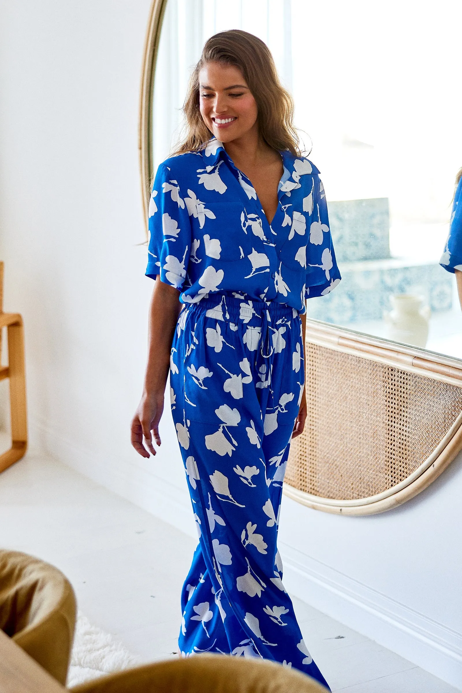 Short Sleeve Button-Up Shirt MAGNOLIA SILHOUETTE BLUE sold by UNE PIECE product image thumbnail 2