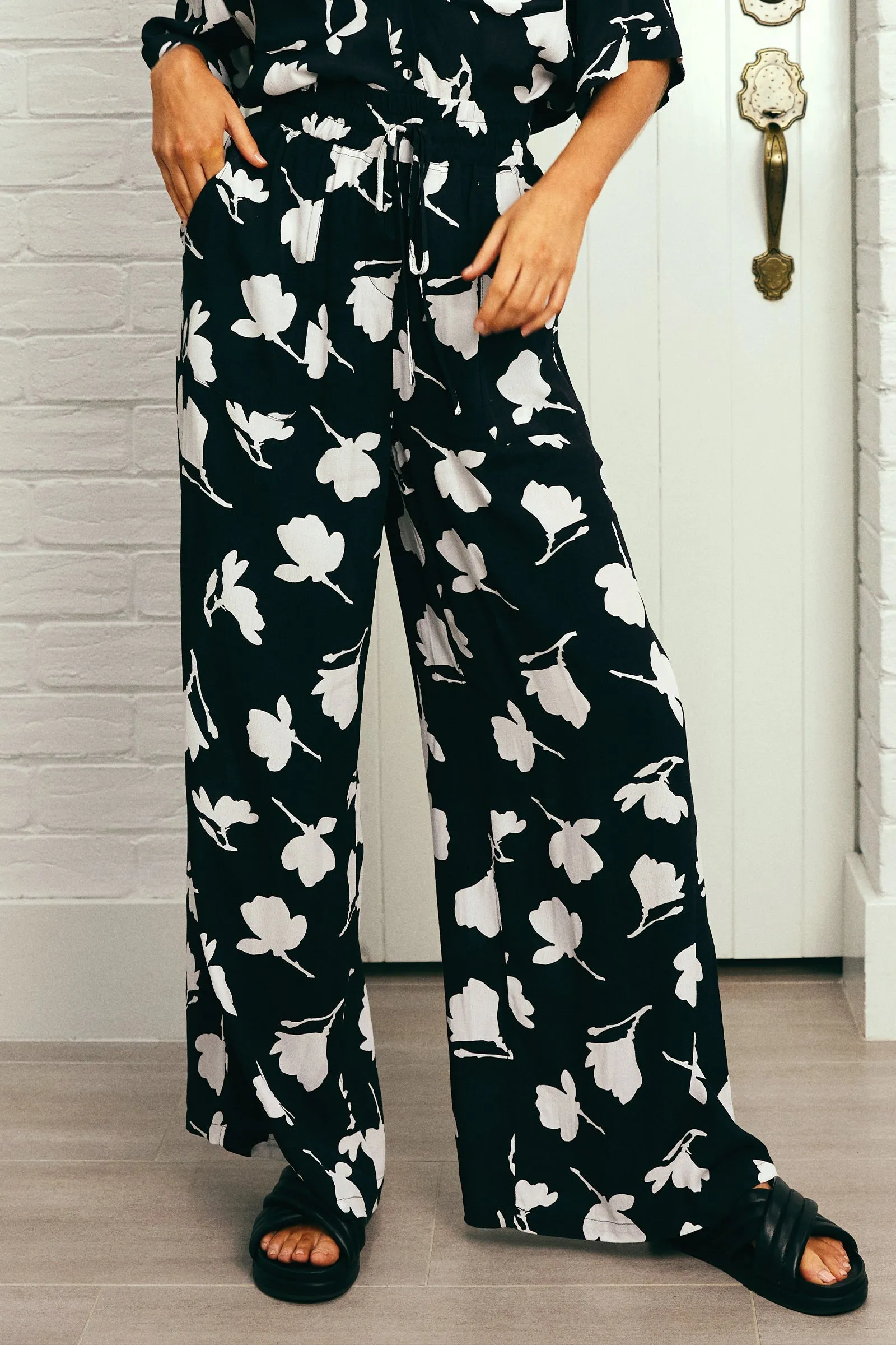 Palazzo Pants MAGNOLIA SILHOUETTE BLACK sold by UNE PIECE