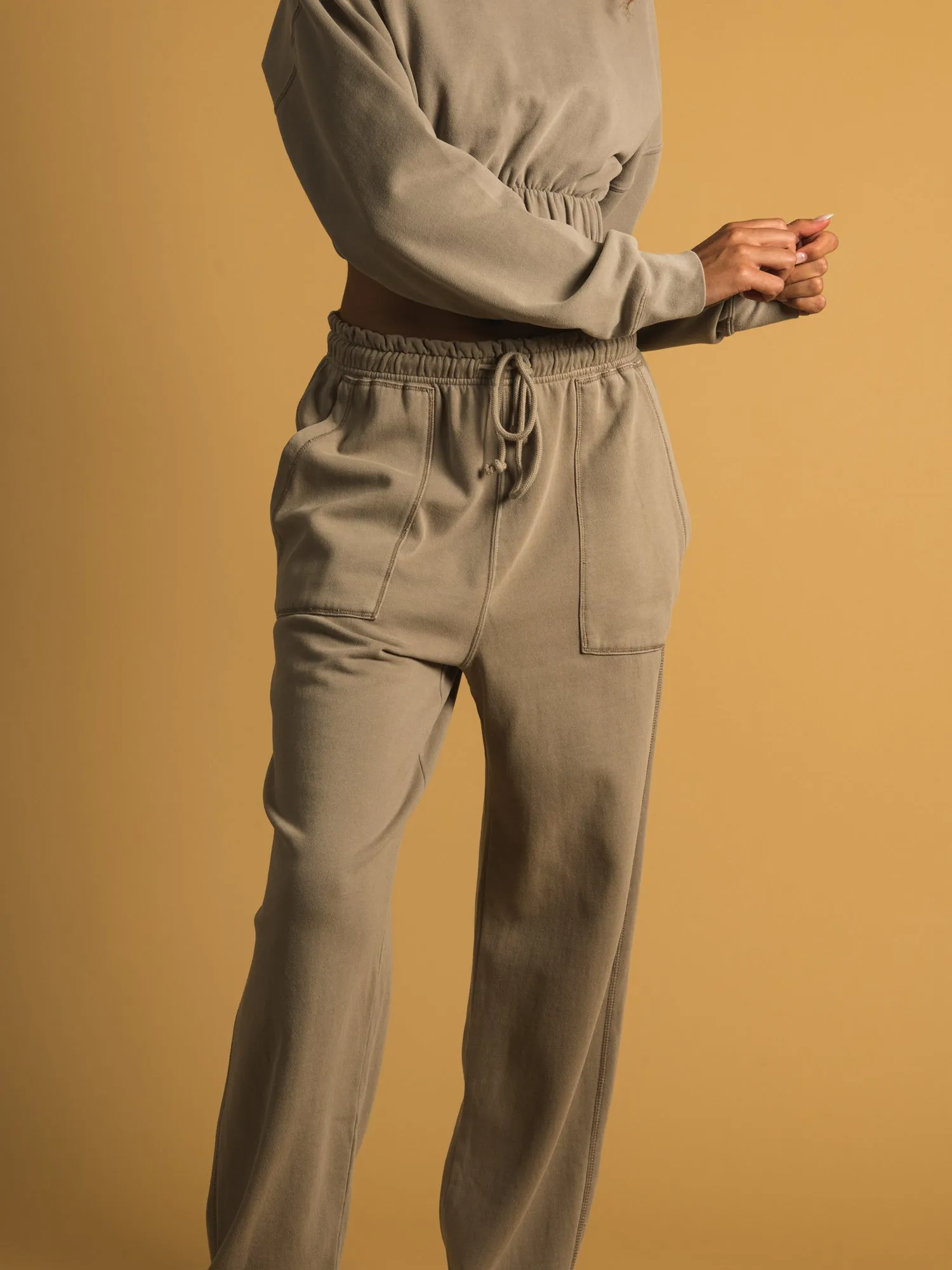 HARLOW HIGH RISE BOYFRIEND JOGGER - CLEARANCE sold by Boathouse product image thumbnail 3