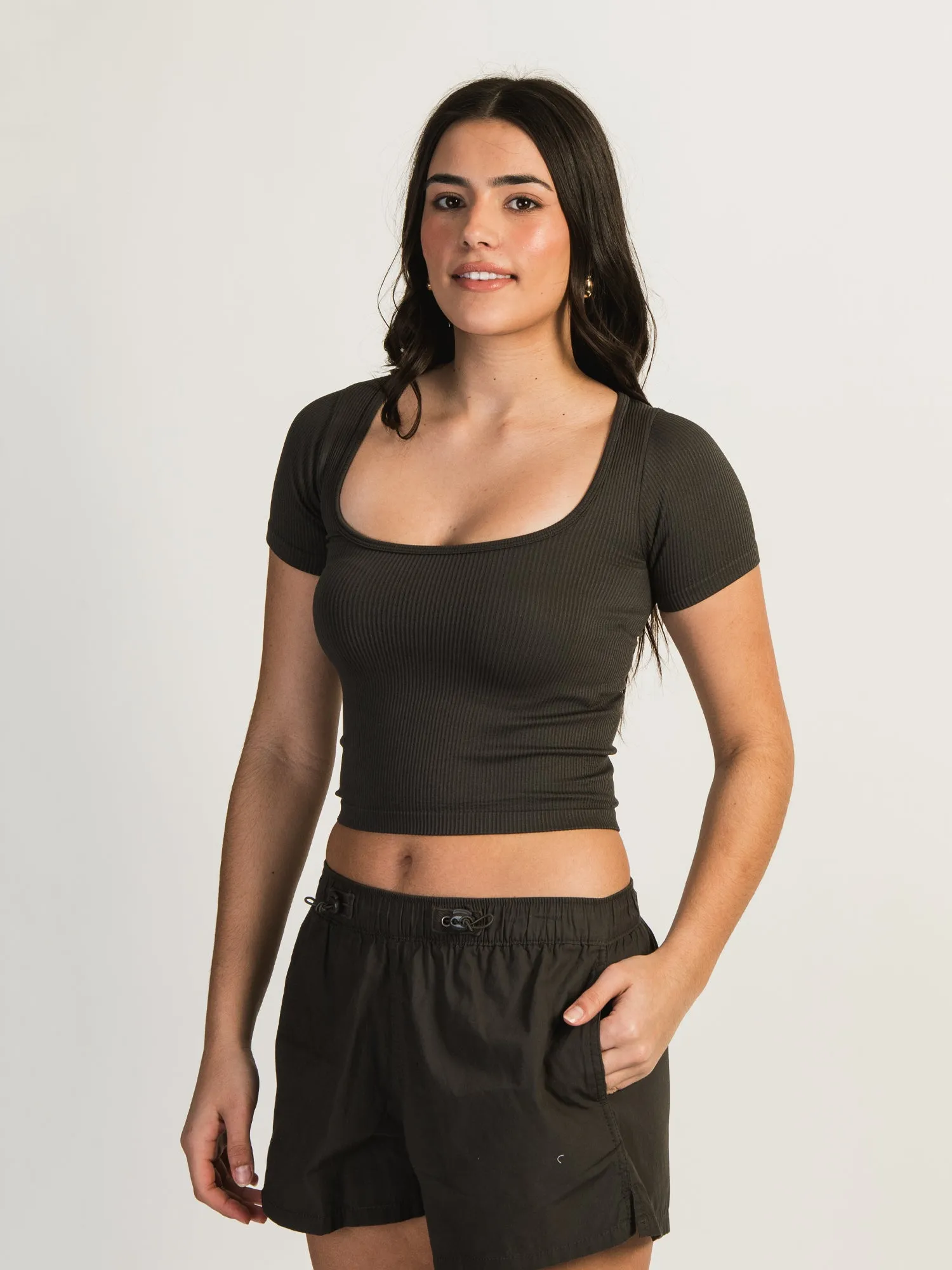 HARLOW SQUARE NECK SEAMLESS TEE - CHARCOAL - CLEARANCE sold by Boathouse product image thumbnail 3