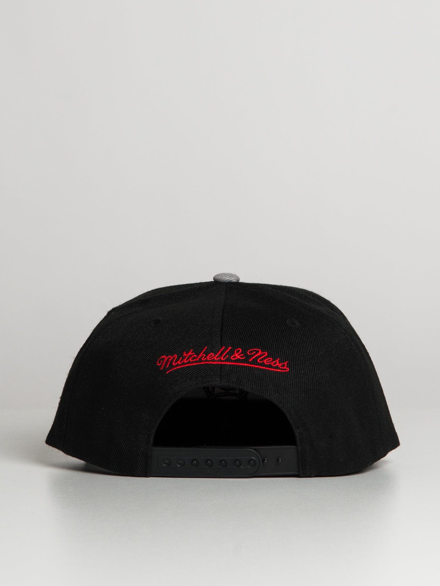 MITCHELL & NESS CHICAGO BULLS SNAPBACK sold by Boathouse product image thumbnail 3