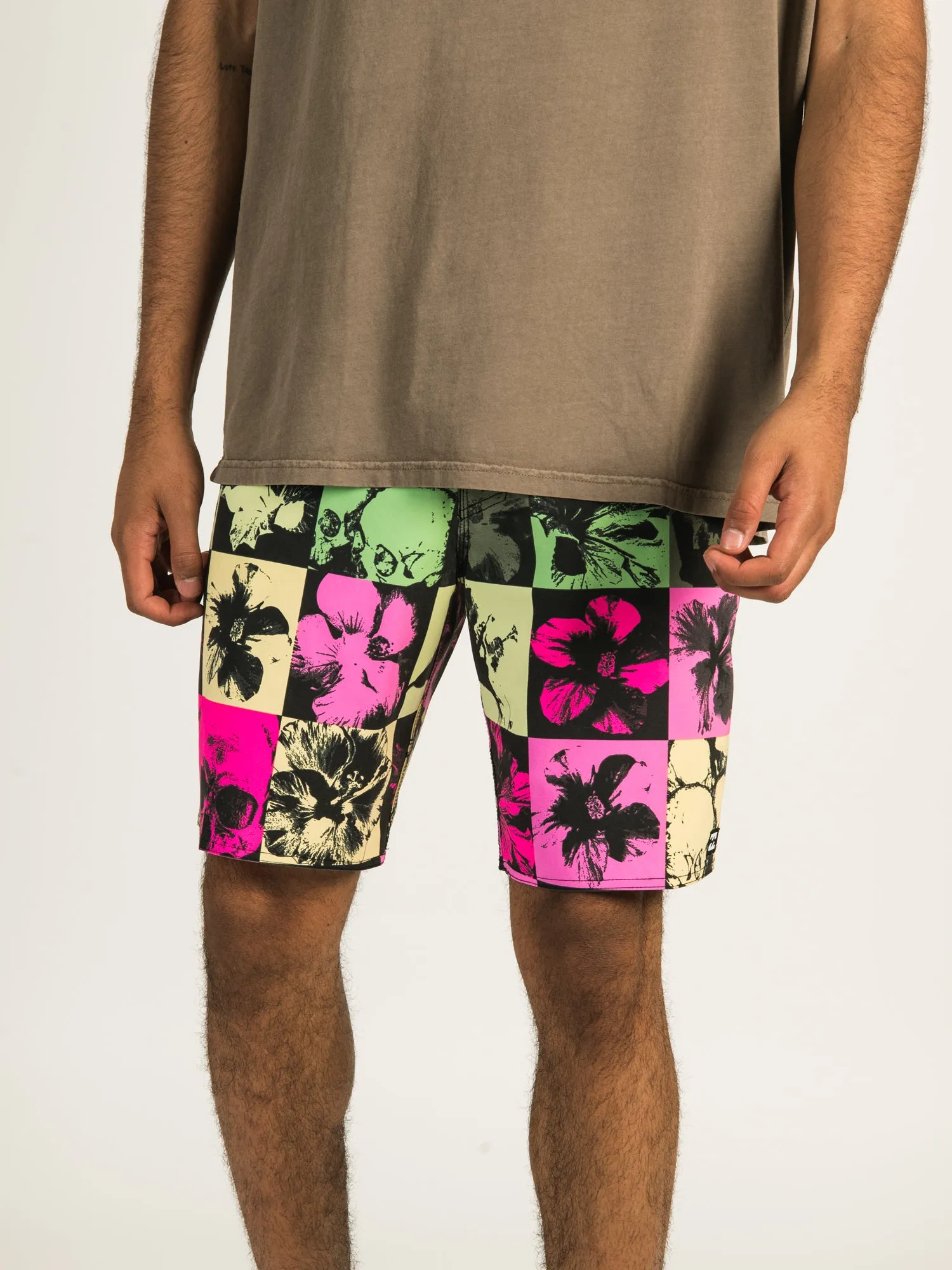 BILLABONG SUNDAYS PRO 19' BOARDSHORT - CLEARANCE sold by Boathouse