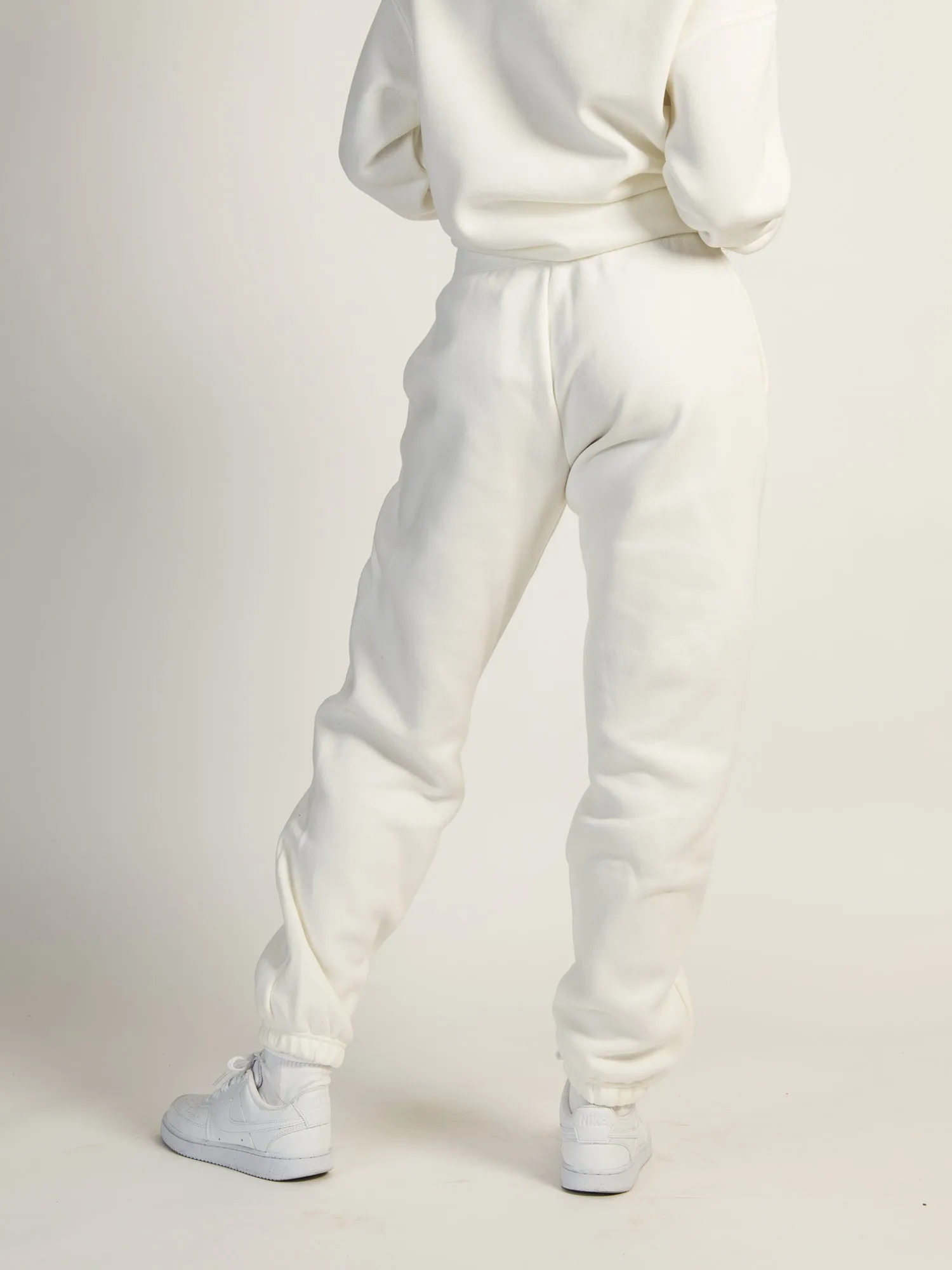 NIKE SPORTSWEAR PHOENIX OVERSIZED SWEATPANTS sold by Boathouse product image thumbnail 4