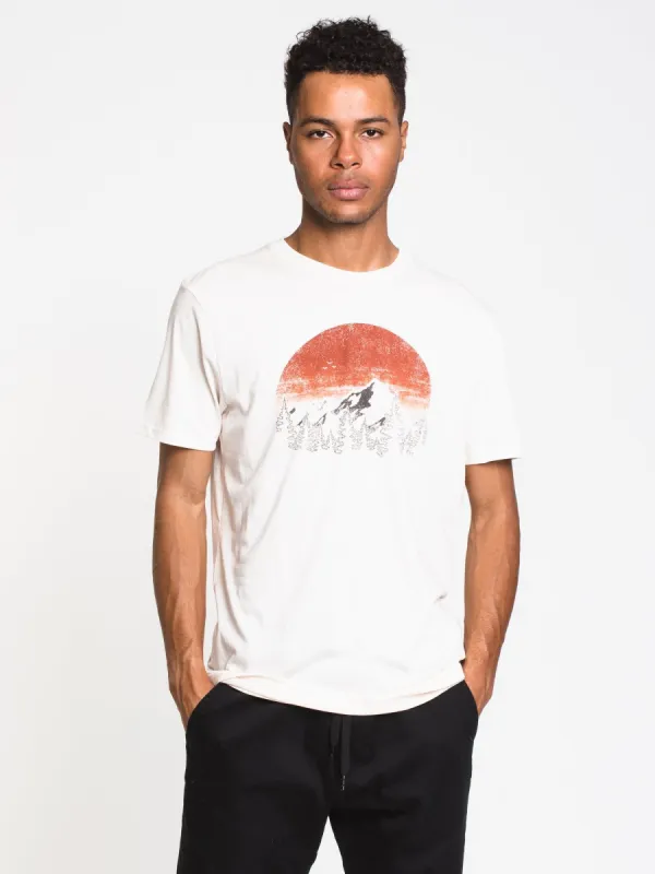 MENS VINTAGE SUNSET CLASSIC T - WHT - CLEARANCE sold by Boathouse
