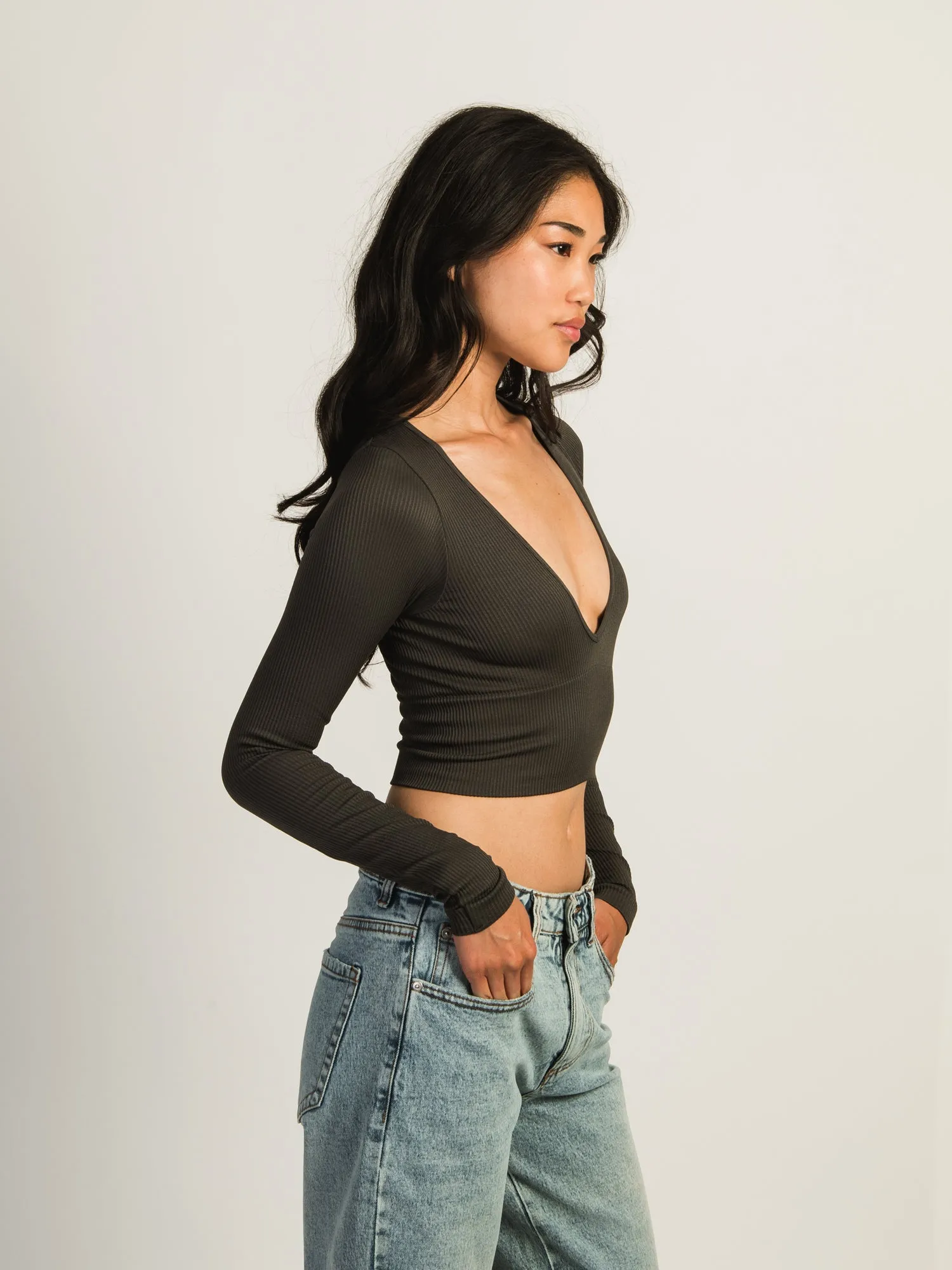 HARLOW TORI VNECK LONG SLEEVE - CHARCOAL sold by Boathouse product image thumbnail 3
