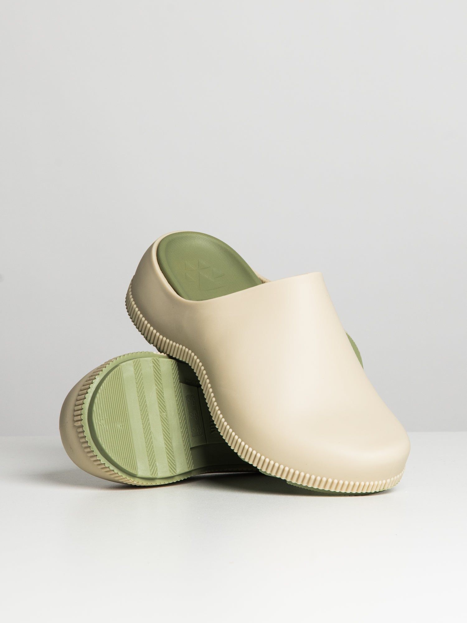 WOMENS COUGAR SVEN SLIP ON - CLEARANCE sold by Boathouse product image thumbnail 2