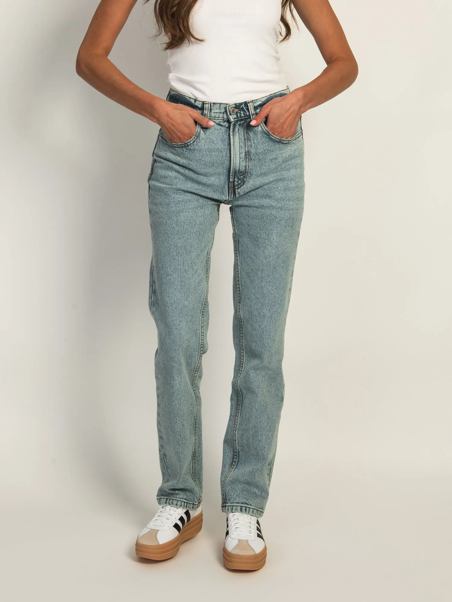 HARLOW HIGH-RISE STRAIGHT JEAN - LIGHT WASH sold by Boathouse product image thumbnail 2