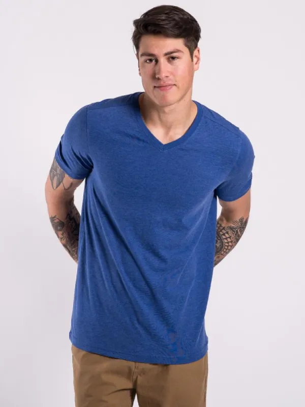 MENS BASIC VNECK - TROPICAL BLUE sold by Boathouse