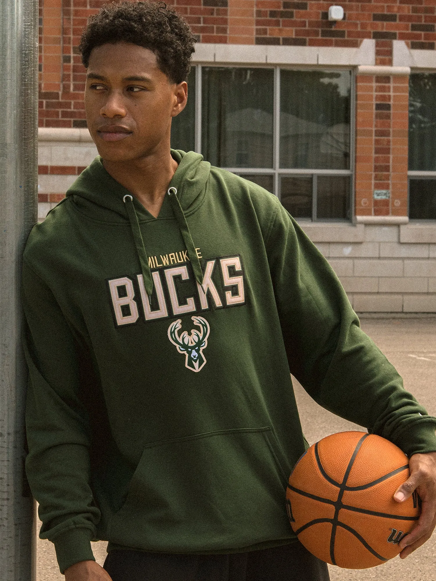 NBA MILWAUKEE BUCKS HARDWOOD PULL OVER sold by Boathouse