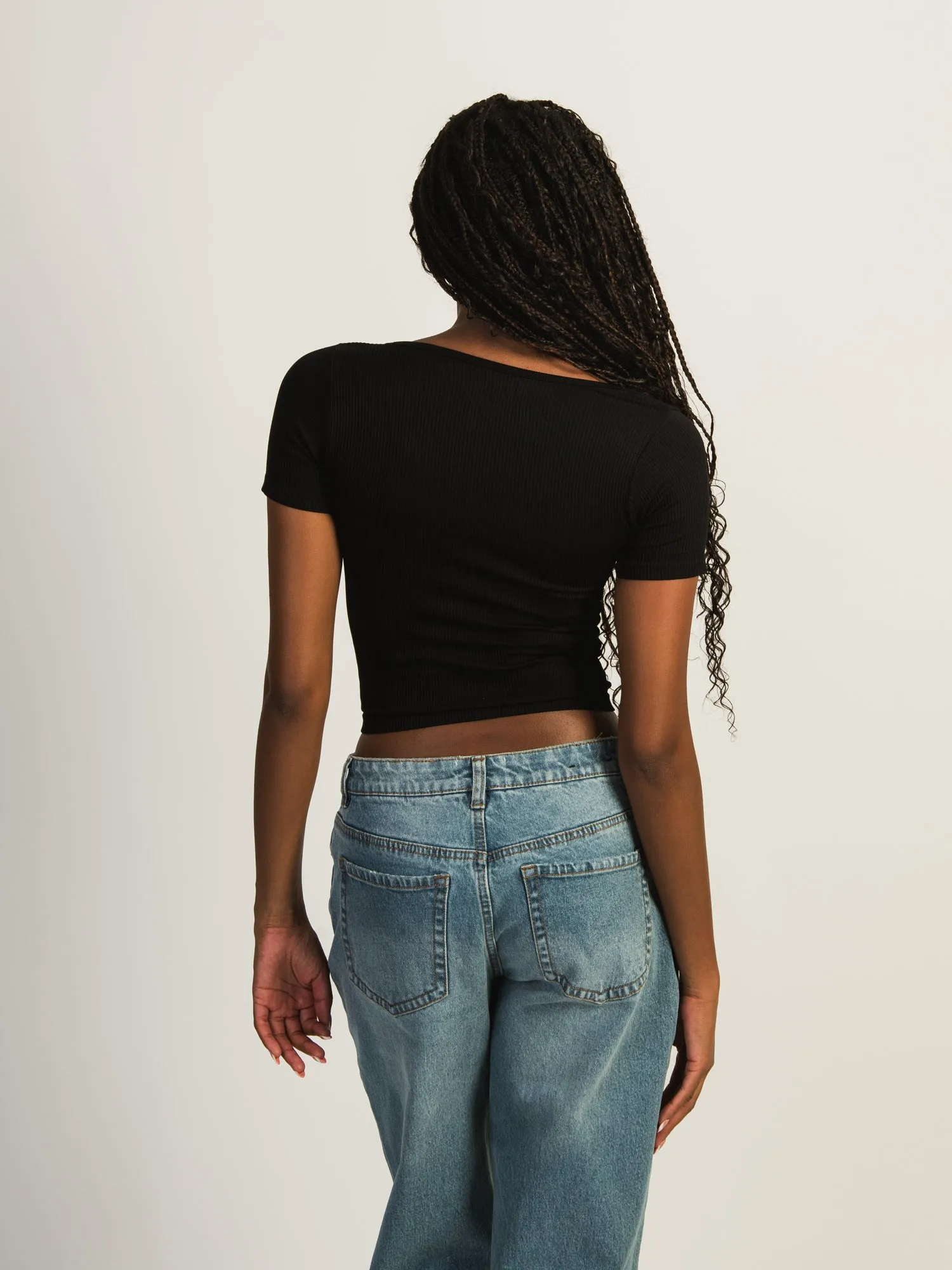 HARLOW SQUARENECK SEAMLESS TEE - BLACK sold by Boathouse product image thumbnail 3