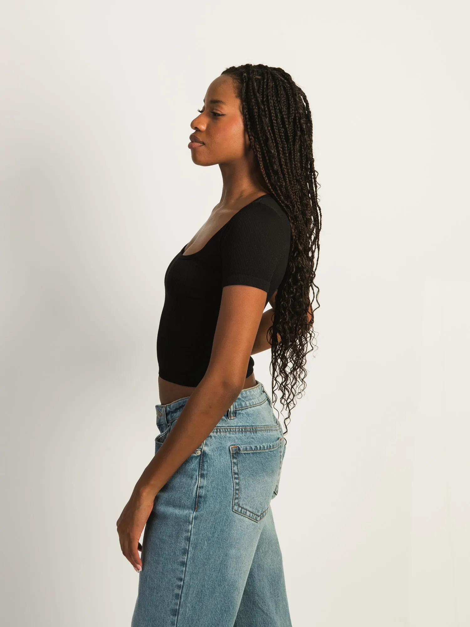 HARLOW SQUARENECK SEAMLESS TEE - BLACK sold by Boathouse product image thumbnail 2