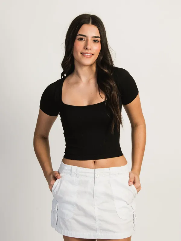 HARLOW SQUARE NECK SEAMLESS TEE - BLACK - CLEARANCE sold by Boathouse