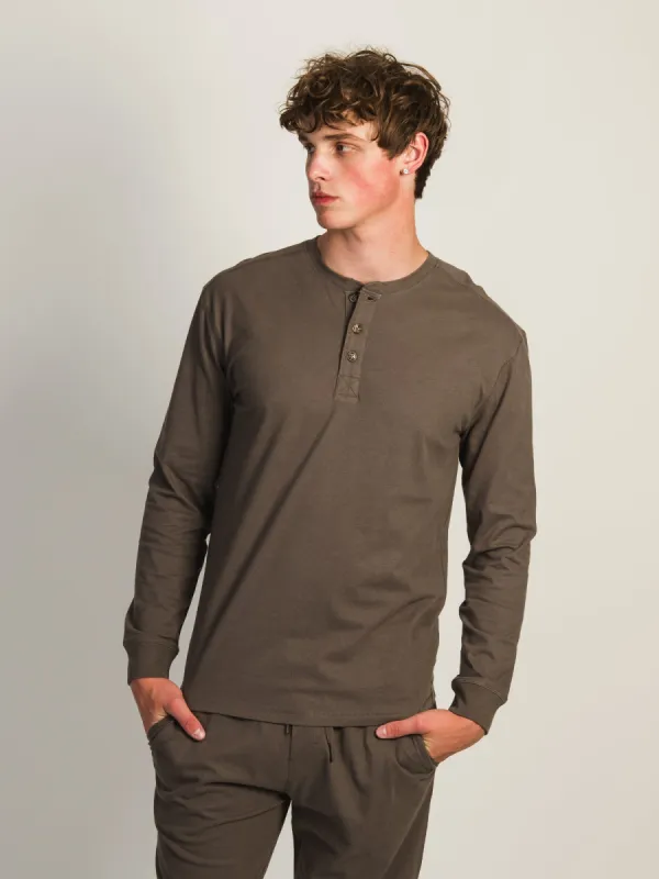 KOLBY SUEDED HENLEY - TIEDE sold by Boathouse